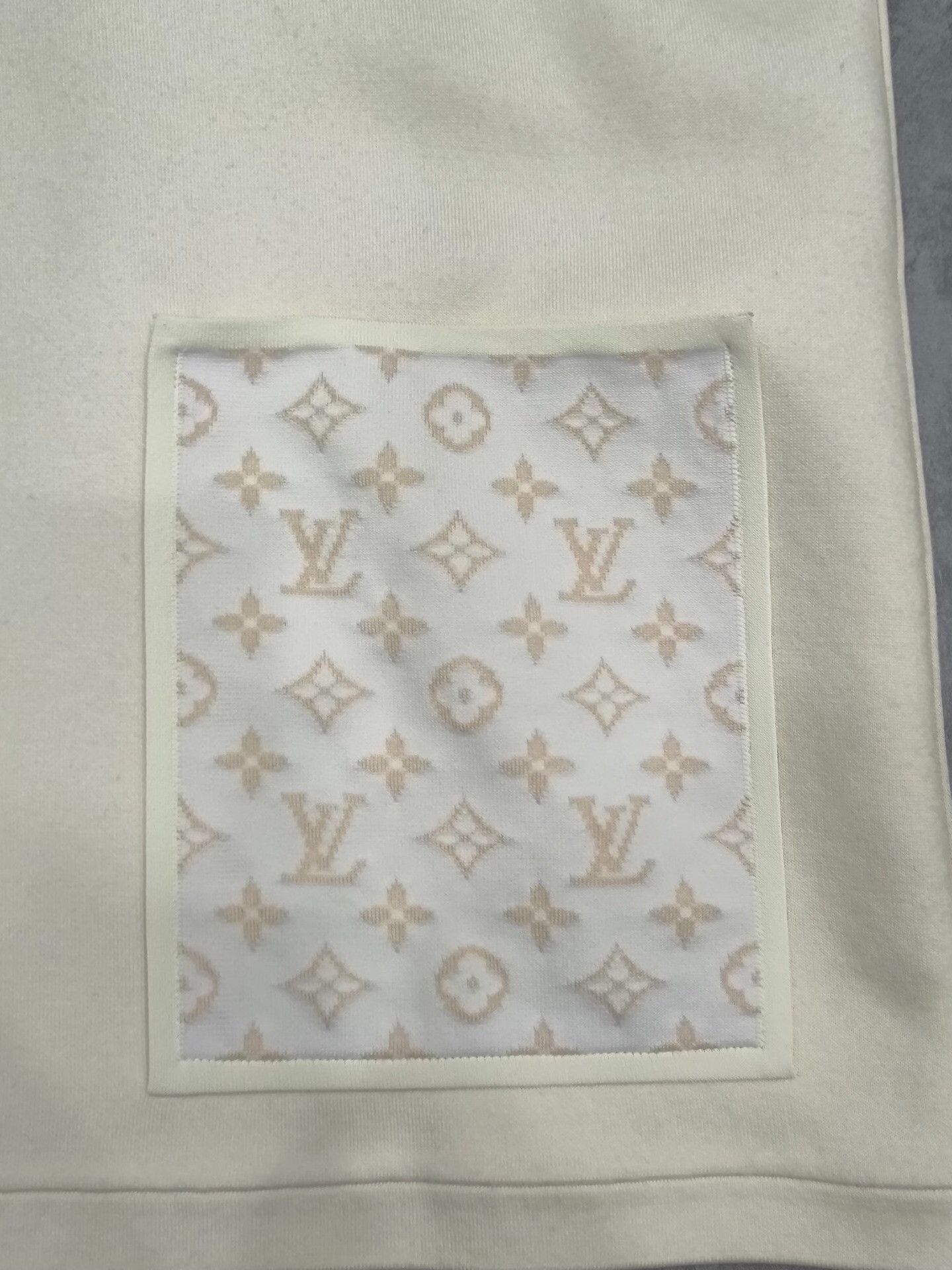 Louis Vuitton Louis Vuitton Knit Wool White T-Shirt m Men Size US M / EU 48-50 / 2 - 3 Thumbnail