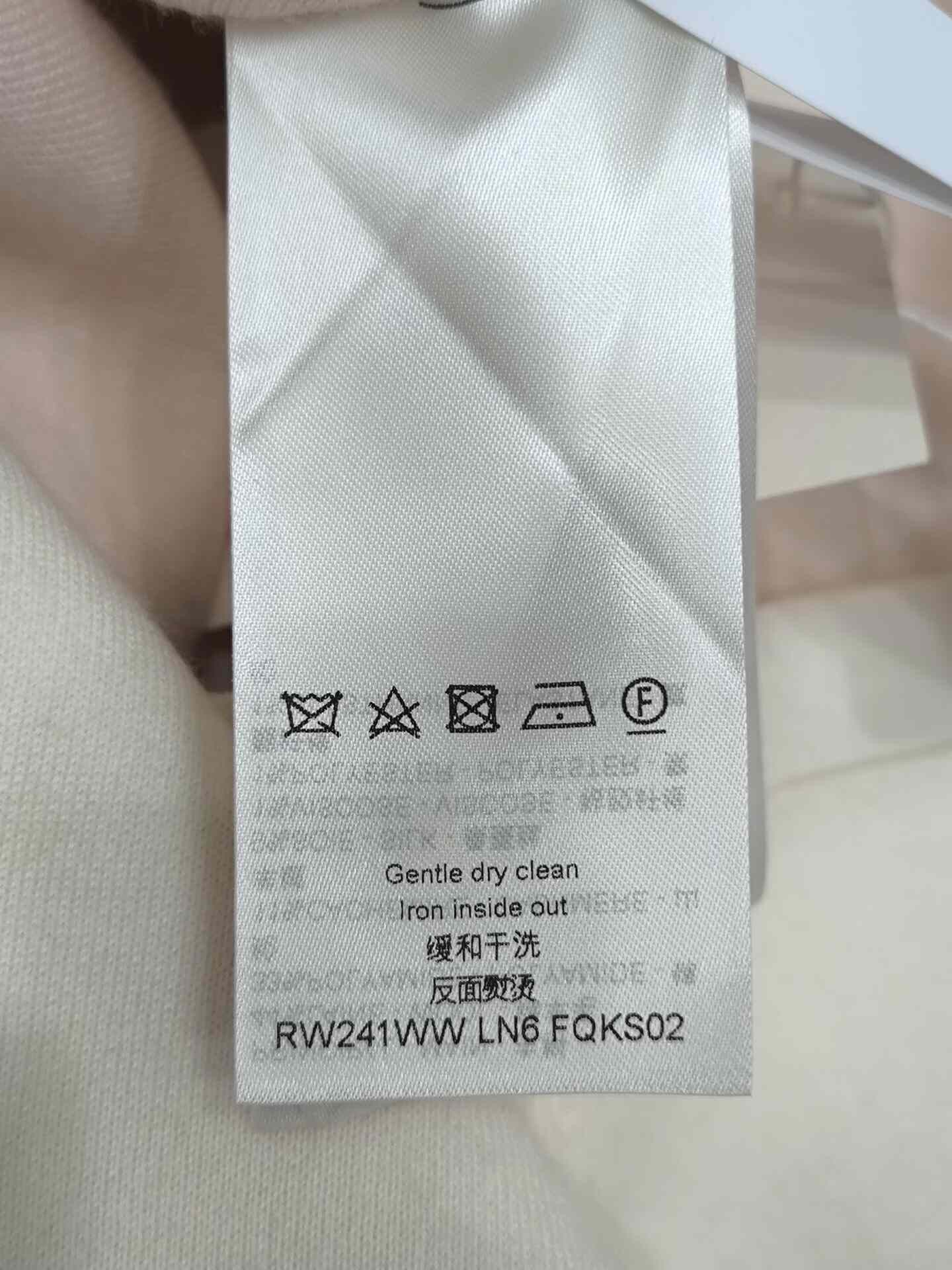Louis Vuitton Louis Vuitton Knit Wool White T-Shirt m Men Size US M / EU 48-50 / 2 - 6 Thumbnail