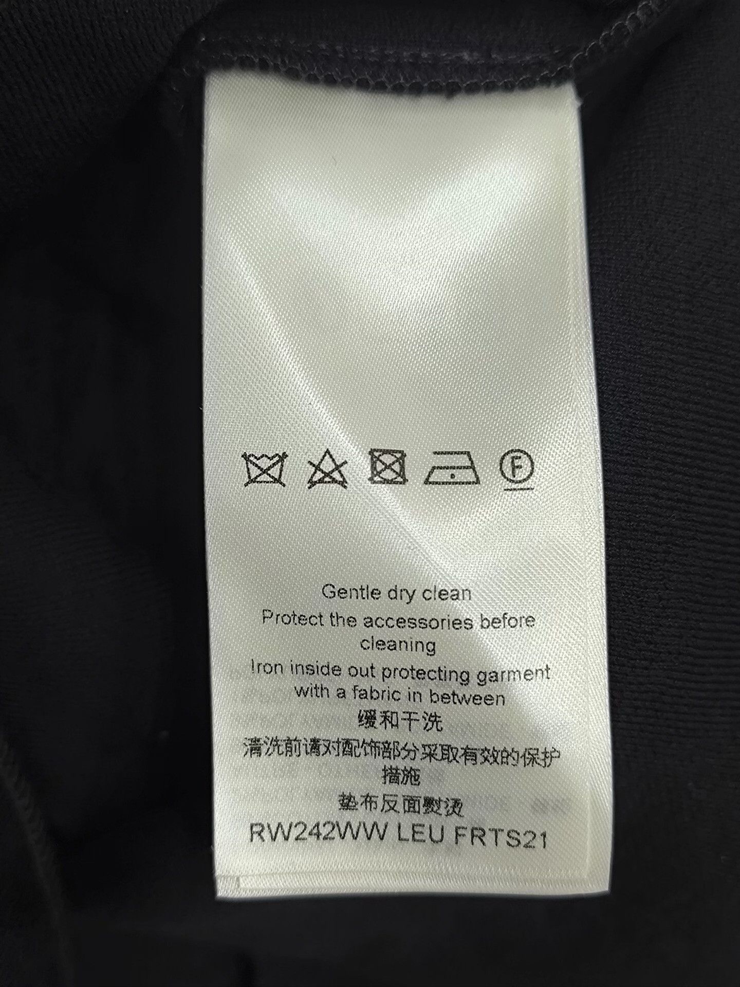 Louis Vuitton Louis Vuitton Black T-Shirt xxs Men Size US XXS / EU 40 - 5 Thumbnail