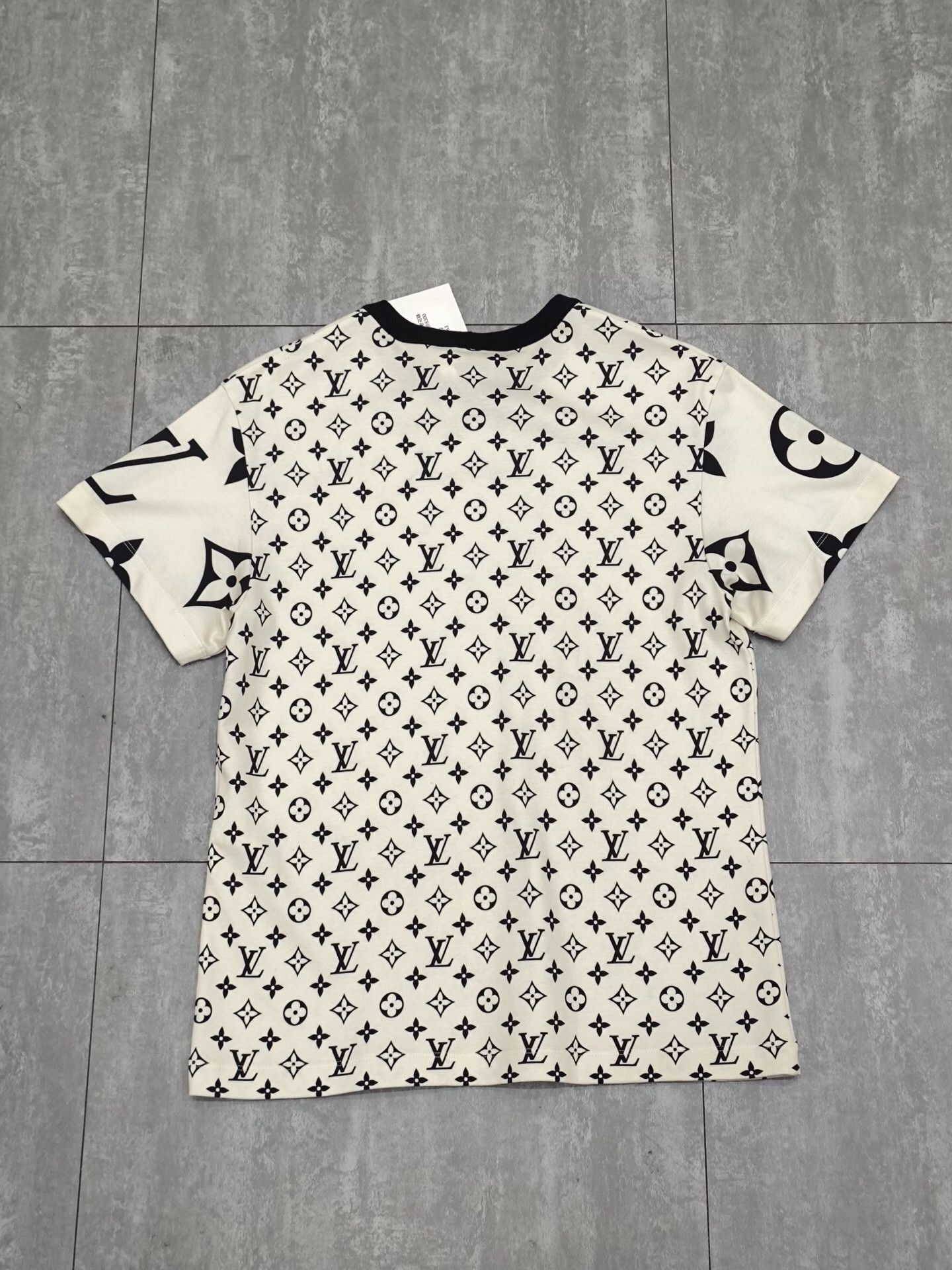 Louis Vuitton Louis Vuitton T-Shirt S Women Size S / US 4 / IT 40 - 2 Thumbnail