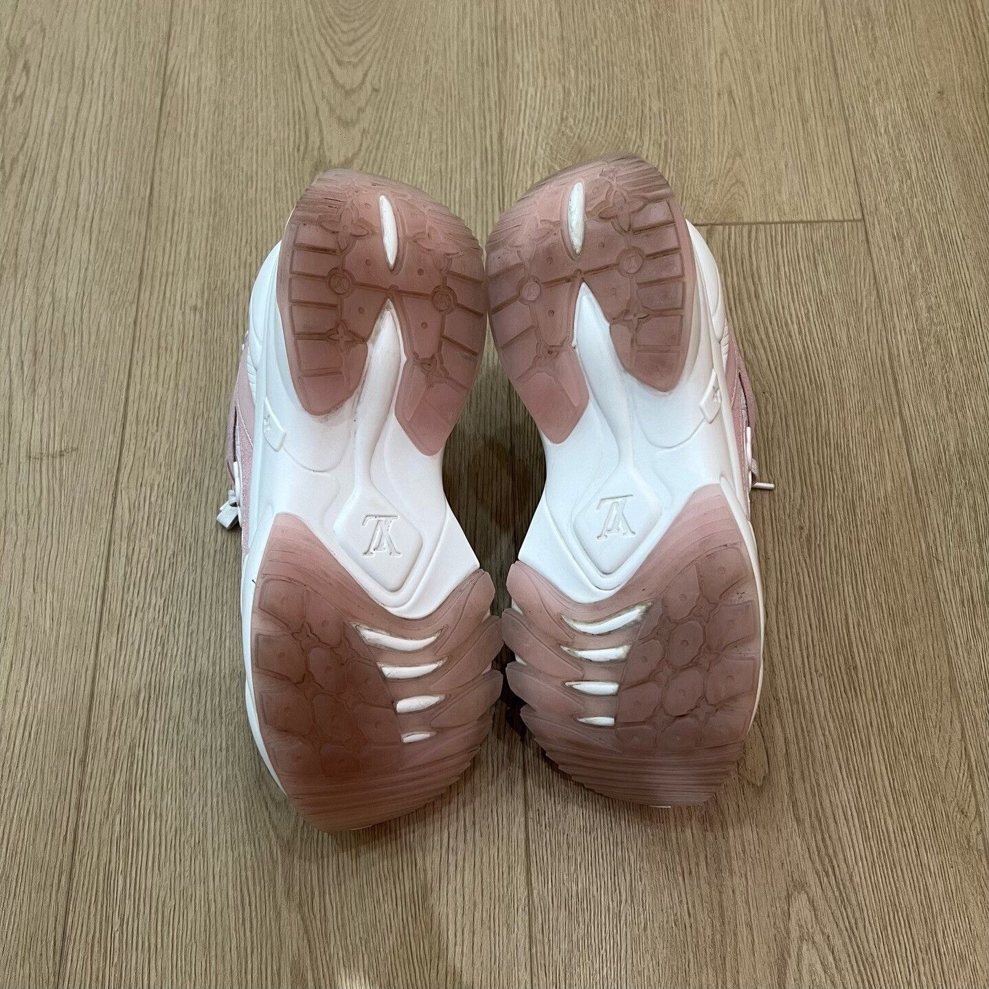 Louis Vuitton Louis Vuitton Training Pink Lowtop Sneakers us_6 Women Size US 6 / IT 36 - 6 Thumbnail