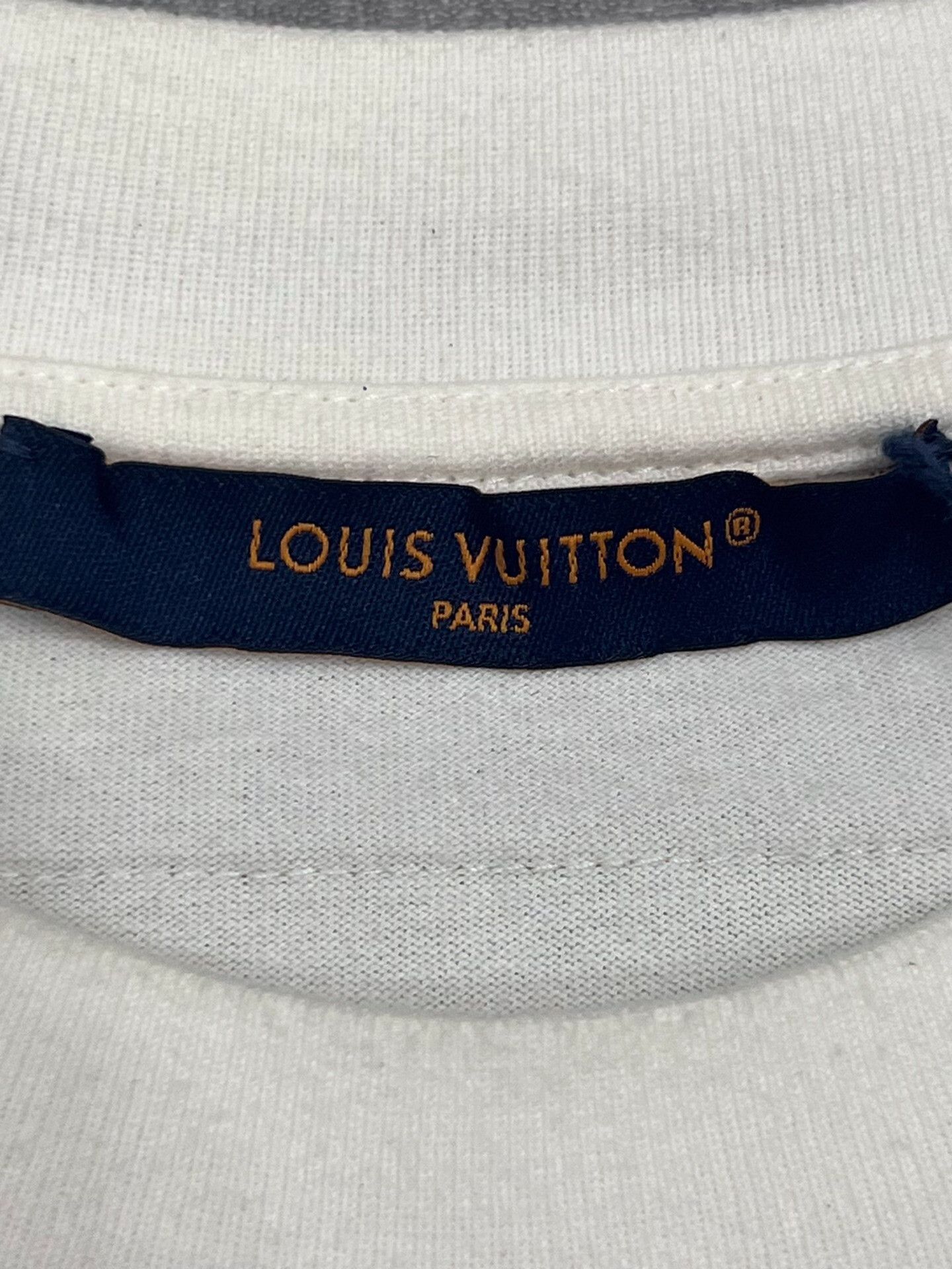 Louis Vuitton Louis Vuitton Graphic T-Shirt l Men Size US L / EU 52-54 / 3 - 4 Thumbnail