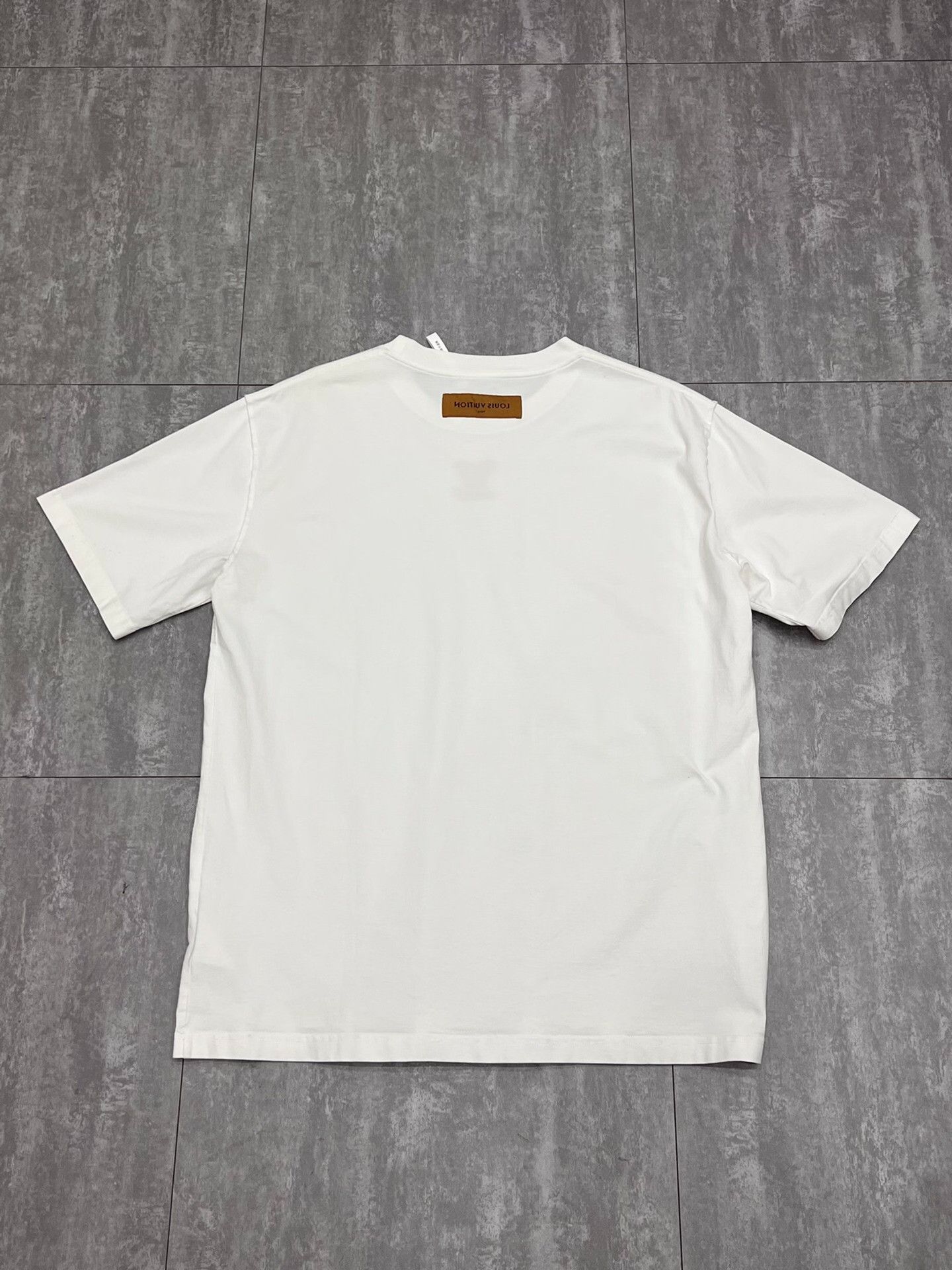 Louis Vuitton Louis Vuitton Retro White T-Shirt xxl Men Size US XXL / EU 58 / 5 - 2 Thumbnail