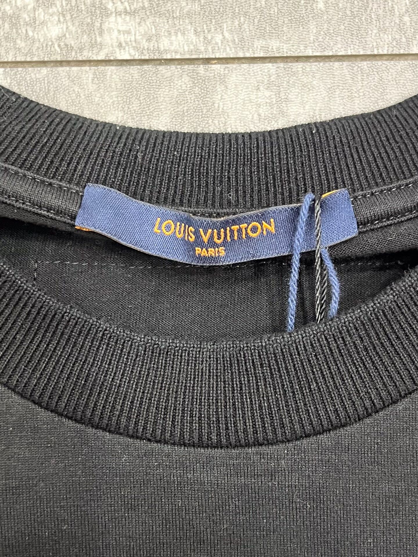 Louis Vuitton Louis Vuitton Black T-Shirt l Men Size US L / EU 52-54 / 3 - 4 Thumbnail