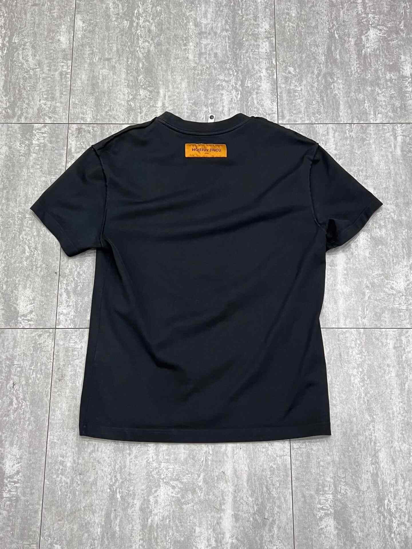 Louis Vuitton Louis Vuitton Black T-Shirt s Men Size US S / EU 44-46 / 1 - 2 Thumbnail
