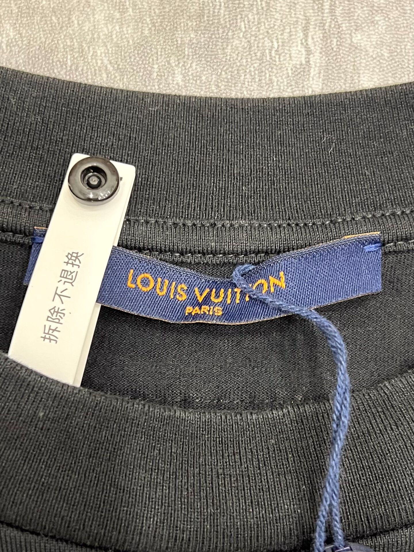 Louis Vuitton Louis Vuitton Black T-Shirt s Men Size US S / EU 44-46 / 1 - 4 Thumbnail
