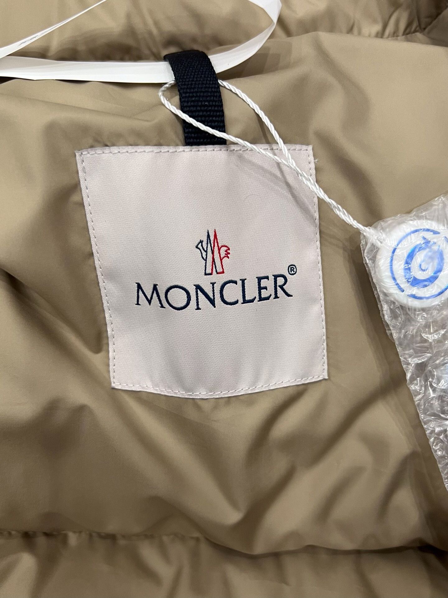Moncler Moncler Down Heavy Coat m Men Size US M / EU 48-50 / 2 - 5 Thumbnail