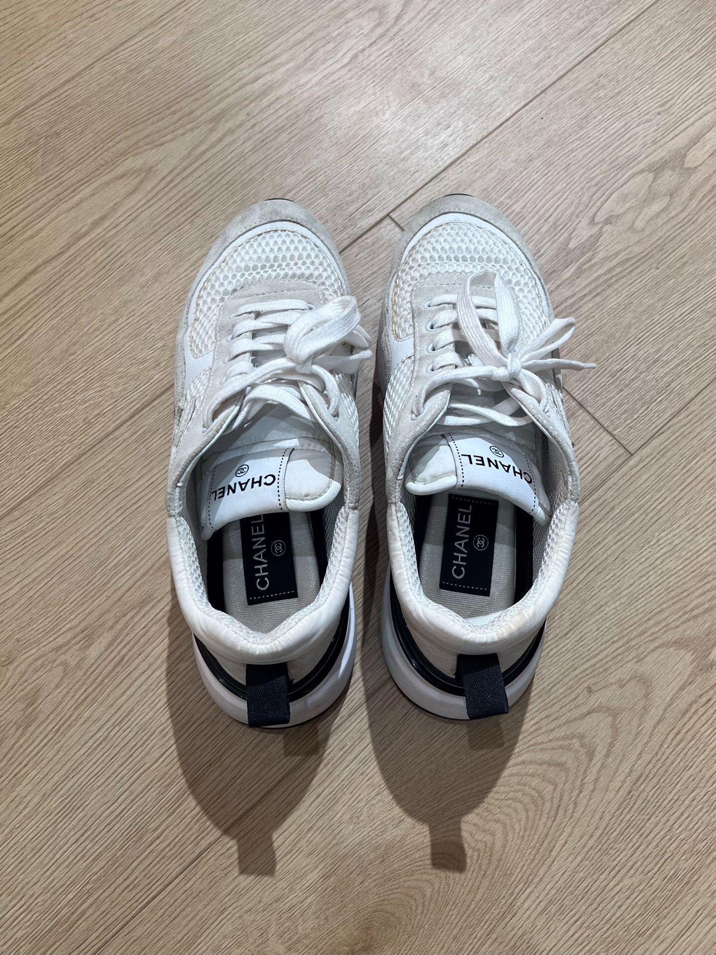 Chanel Chanel Casual White Lowtop Sneakers us_7-5 Women Size US 7.5 / IT 37.5 - 2 Thumbnail