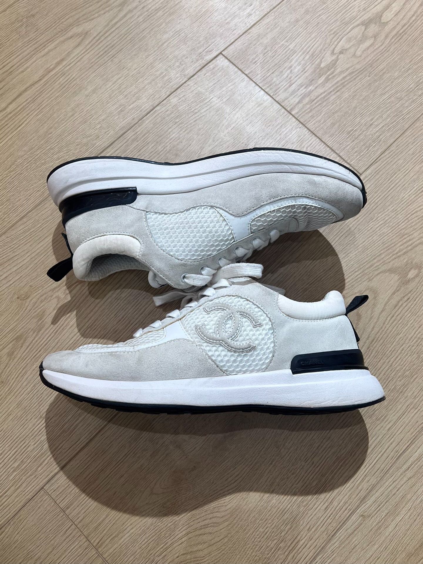 Chanel Chanel Casual White Lowtop Sneakers us_7-5 Women Size US 7.5 / IT 37.5 - 4 Thumbnail
