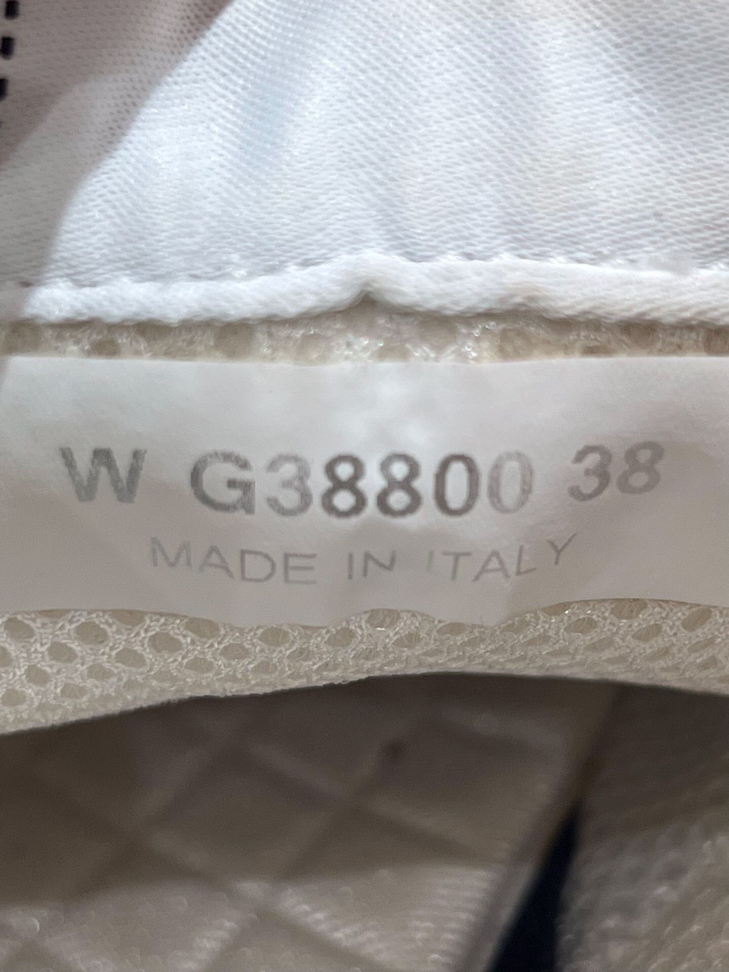 Chanel Chanel Casual White Lowtop Sneakers us_7-5 Women Size US 7.5 / IT 37.5 - 7 Thumbnail