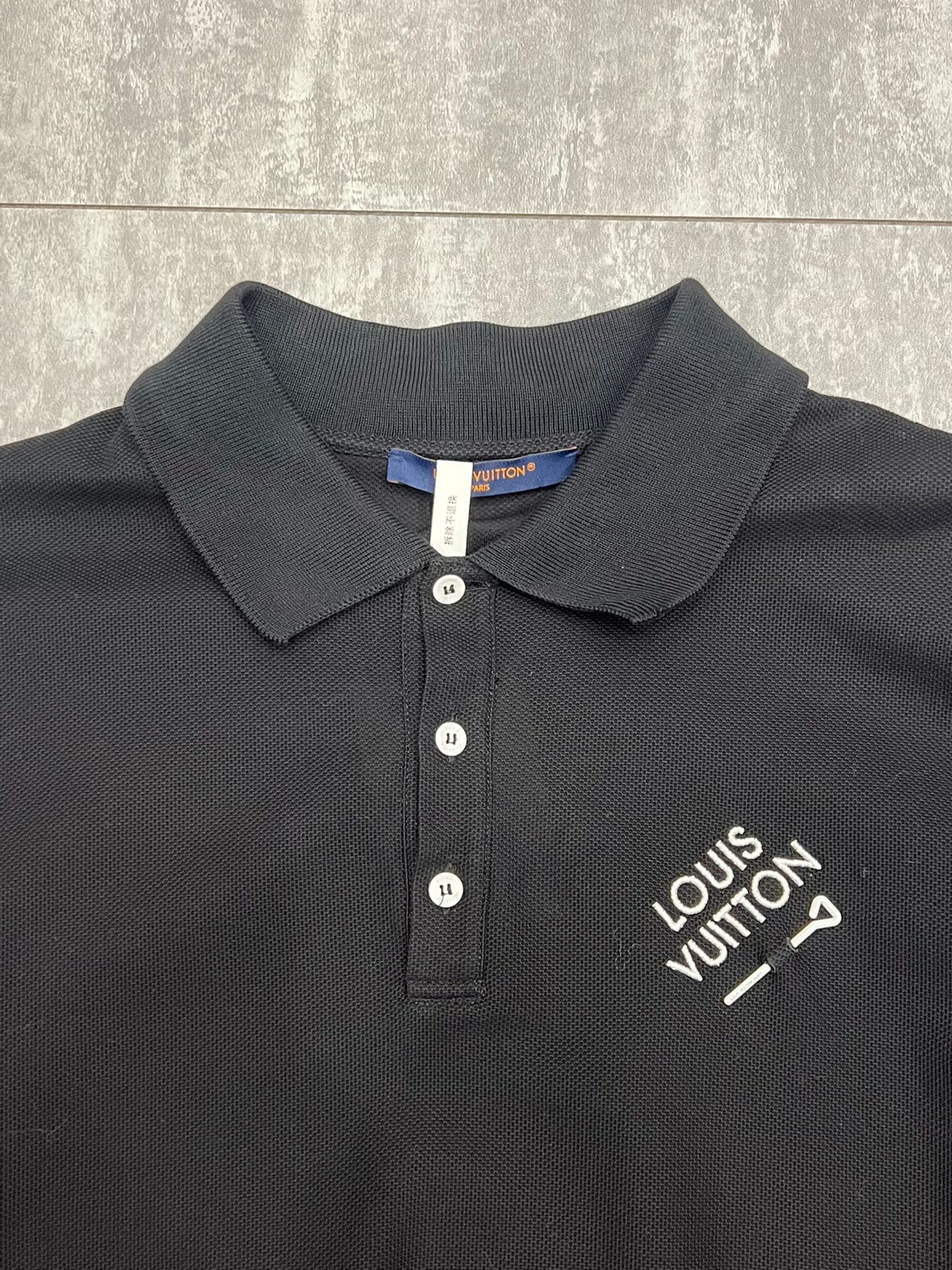 Louis Vuitton Louis Vuitton Black Polo s Men Size US S / EU 44-46 / 1 - 3 Thumbnail