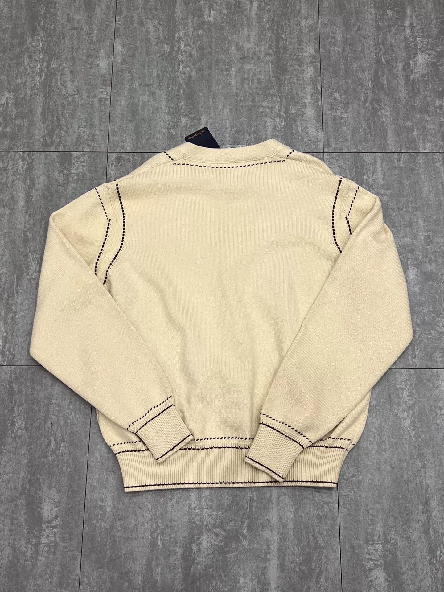 Louis Vuitton Louis Vuitton Collab Beige Sweater M Women Size M / US 6-8 / IT 42-44 - 2 Thumbnail