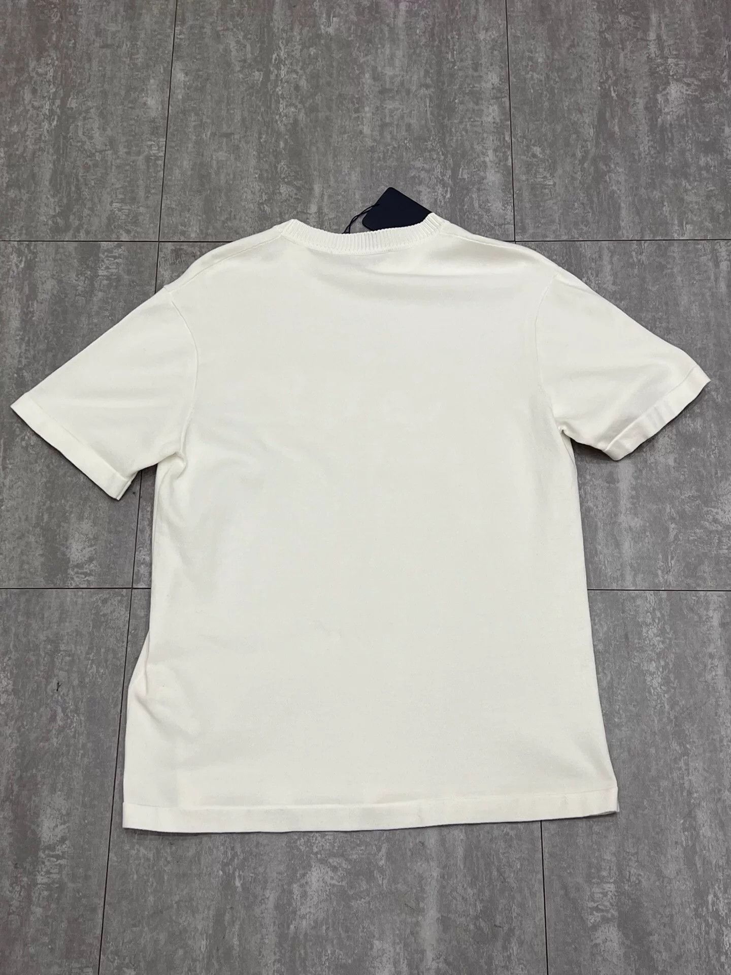 Louis Vuitton Louis Vuitton Limited Embroidered White T-Shirt l Men Size US L / EU 52-54 / 3 - 2 Thumbnail
