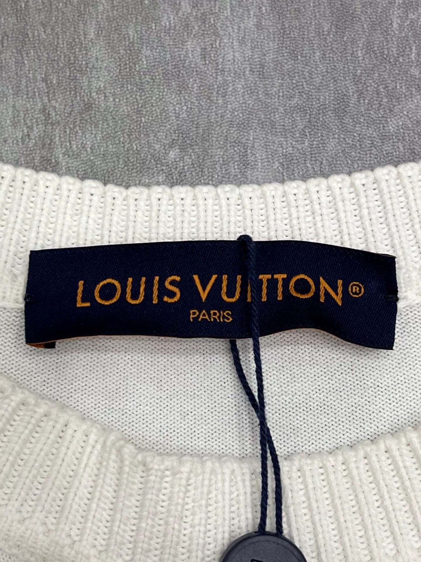 Louis Vuitton Louis Vuitton Limited Embroidered White T-Shirt l Men Size US L / EU 52-54 / 3 - 4 Thumbnail