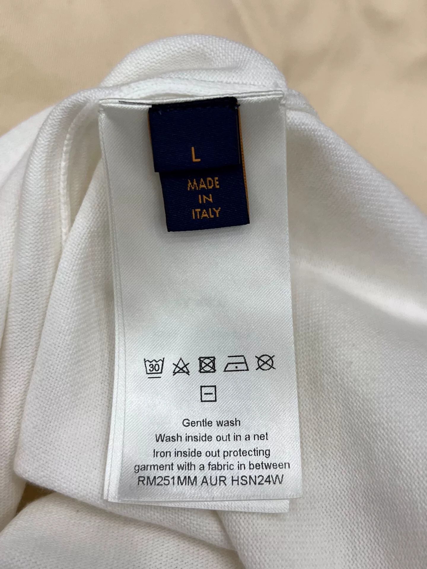 Louis Vuitton Louis Vuitton Limited Embroidered White T-Shirt l Men Size US L / EU 52-54 / 3 - 5 Thumbnail