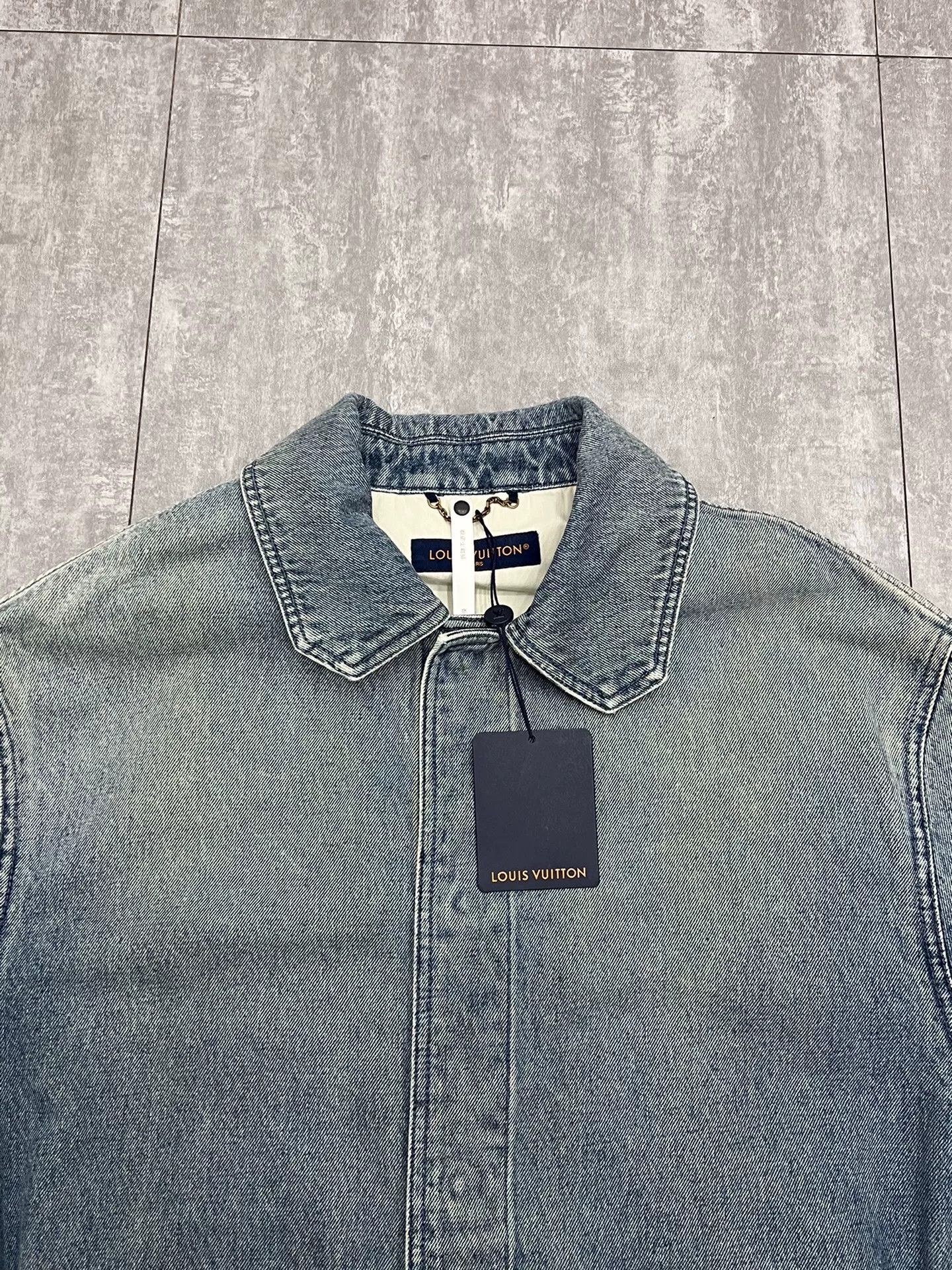 Louis Vuitton Louis Vuitton Denim Shirt xxl Men Size US XXL / EU 58 / 5 - 3 Thumbnail