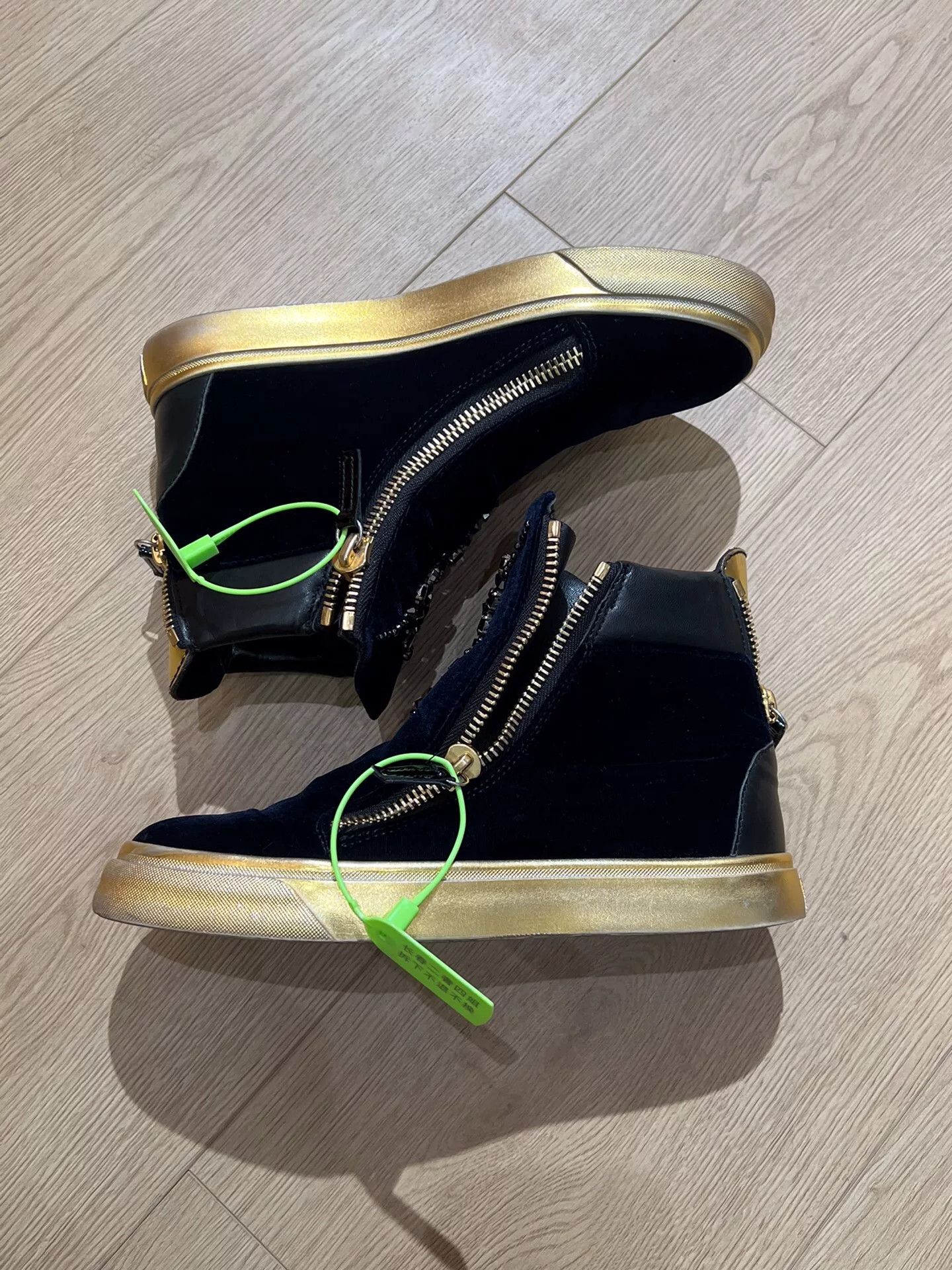 Giuseppe Zanotti Giuseppe Zanotti Velvet Gold Hitop Sneakers us_6-5 Women Size US 6.5 / IT 36.5 - 3 Thumbnail