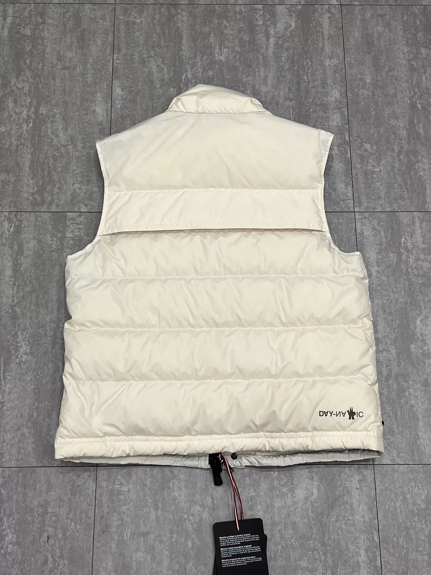 Moncler Moncler Down White Vest xs Men Size US XS / EU 42 / 0 - 2 Thumbnail