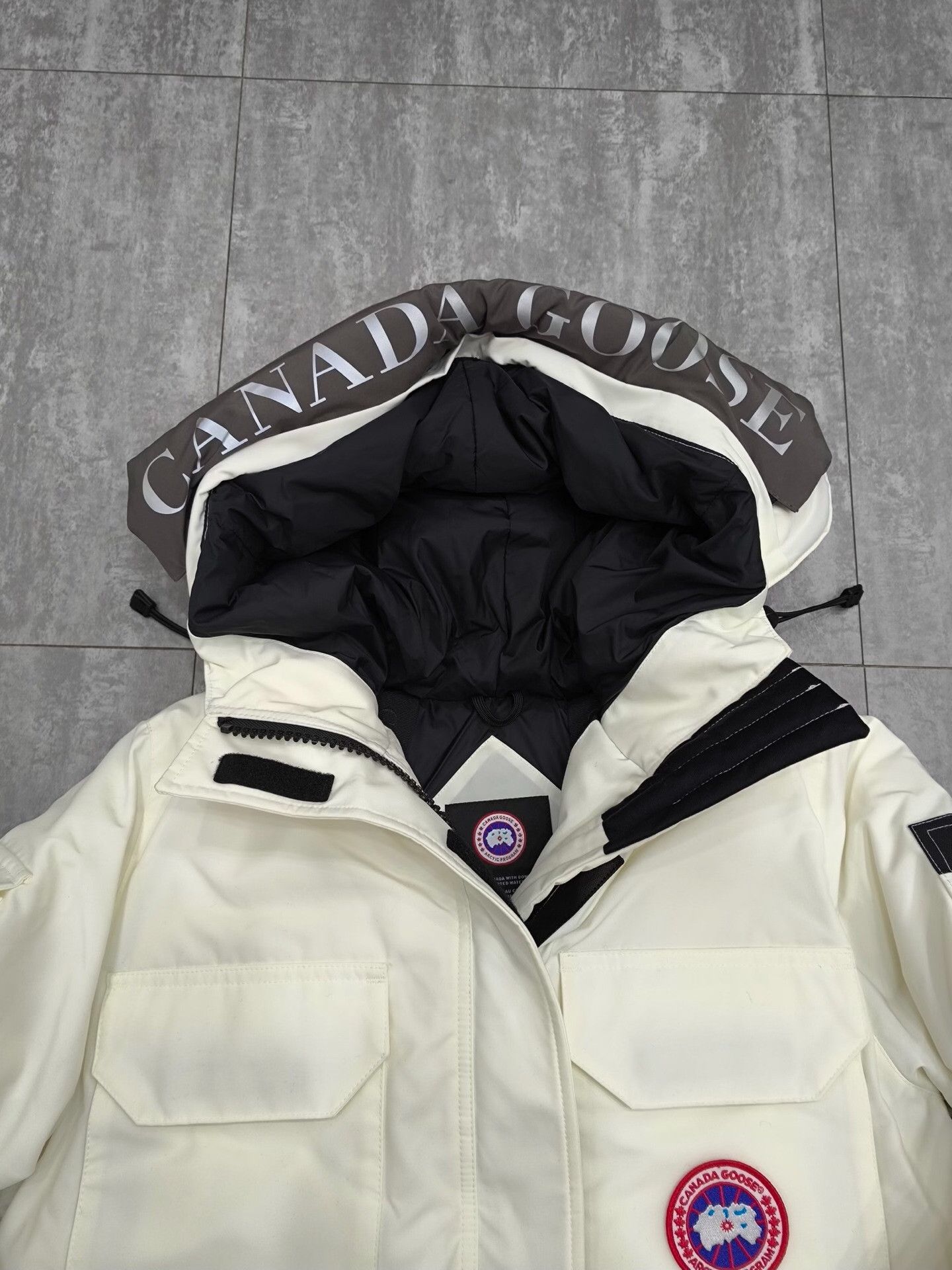 Canada Goose Canada Goose White Heavy Coat l Men Size US L / EU 52-54 / 3 - 3 Thumbnail