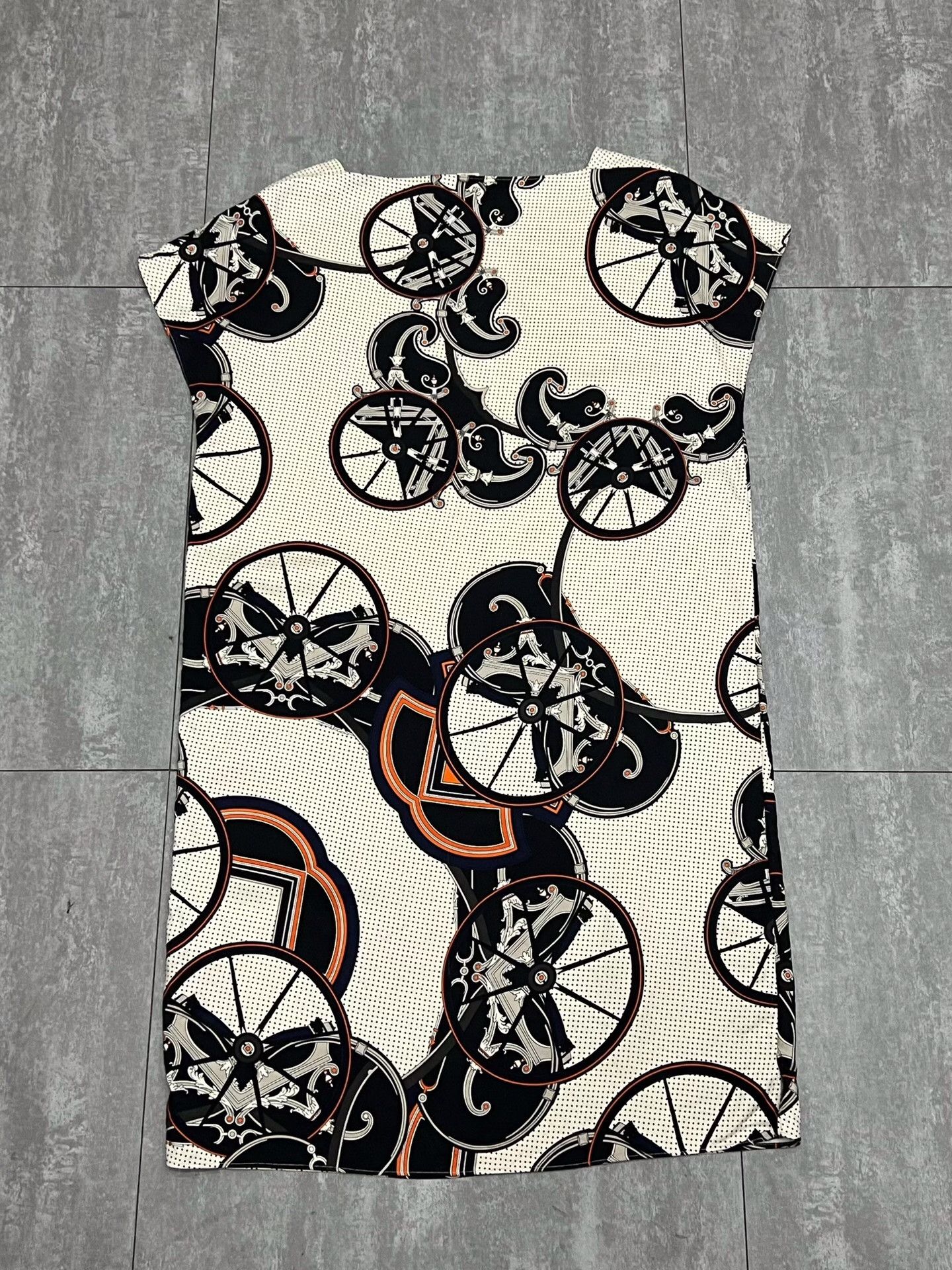 Hermes Hermes Silk Printed T-Shirt S Women Size S / US 4 / IT 40 - 2 Thumbnail