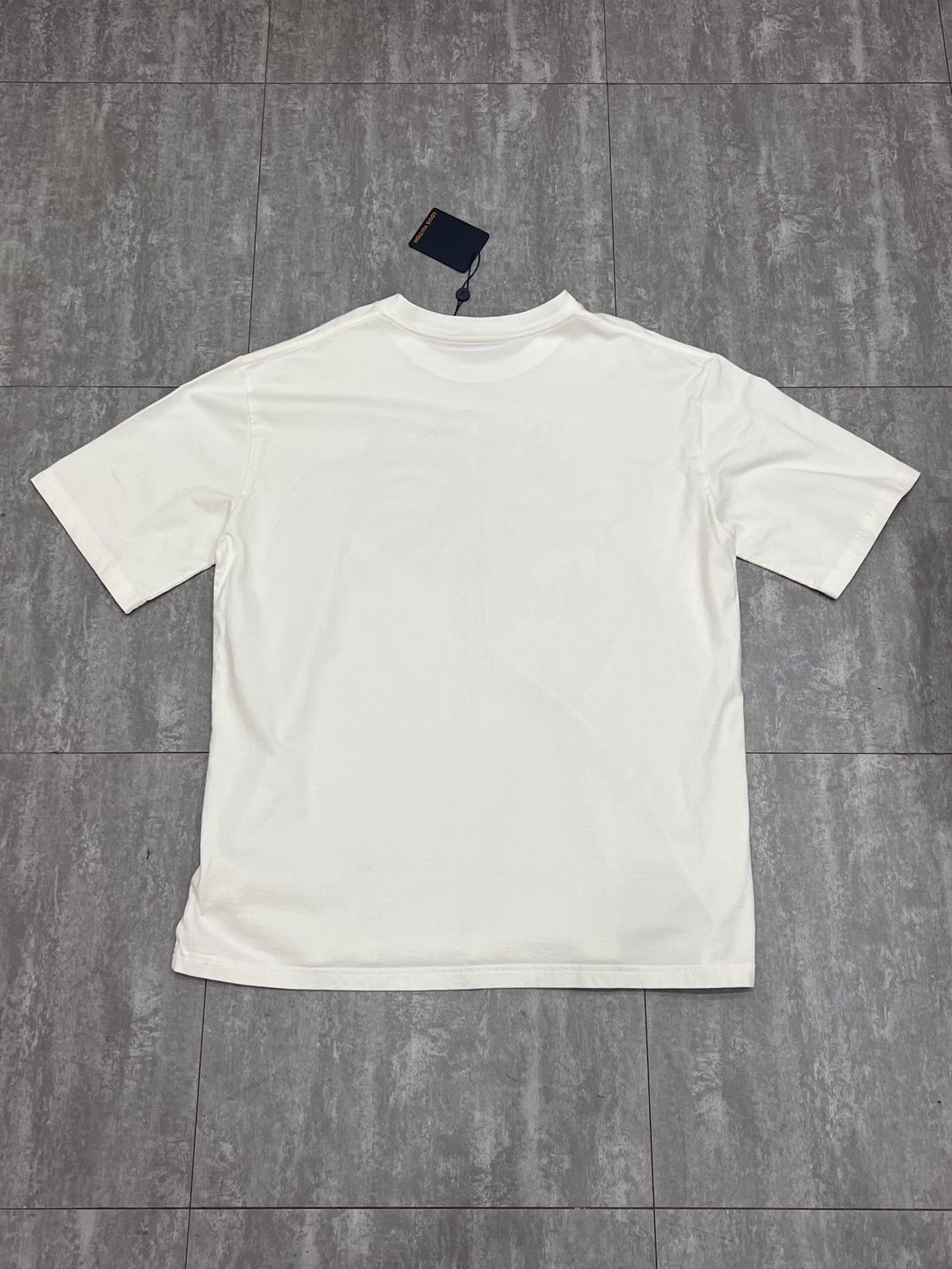 Louis Vuitton Louis Vuitton White T-Shirt m Men Size US M / EU 48-50 / 2 - 2 Thumbnail