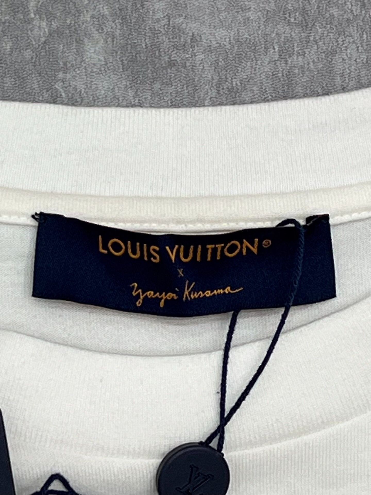 Louis Vuitton Louis Vuitton White T-Shirt m Men Size US M / EU 48-50 / 2 - 5 Thumbnail