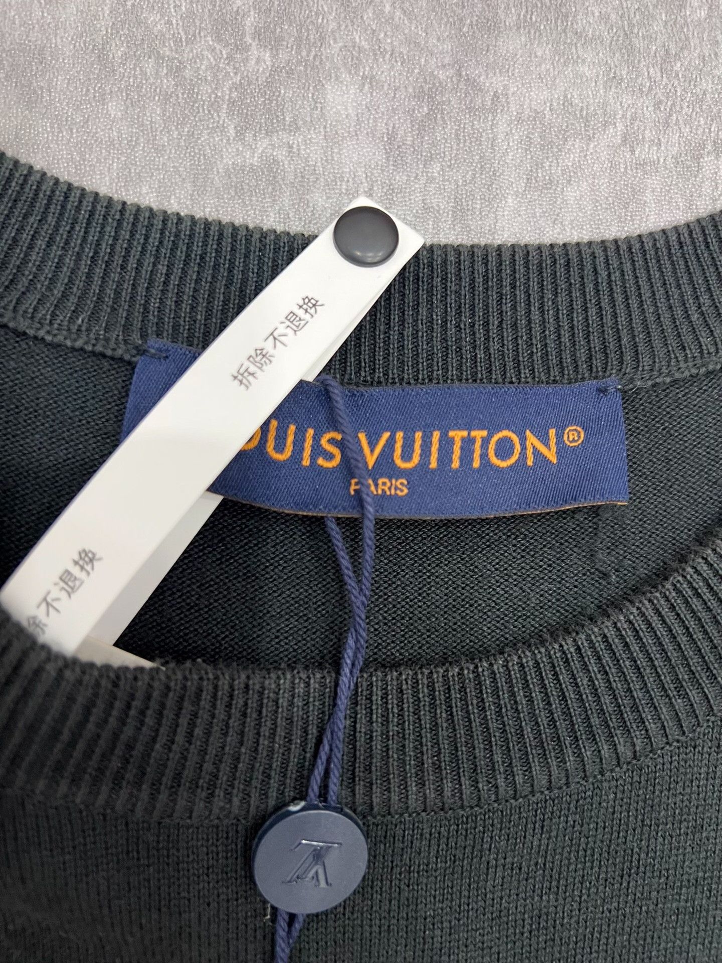Louis Vuitton Louis Vuitton Retro T-Shirt s Men Size US S / EU 44-46 / 1 - 4 Thumbnail