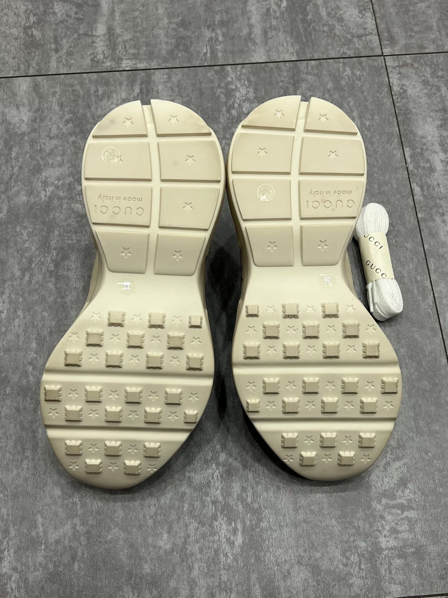 Gucci Gucci Rainbow Multi Lowtop Sneakers us_6 Women Size US 6 / IT 36 - 7 Thumbnail