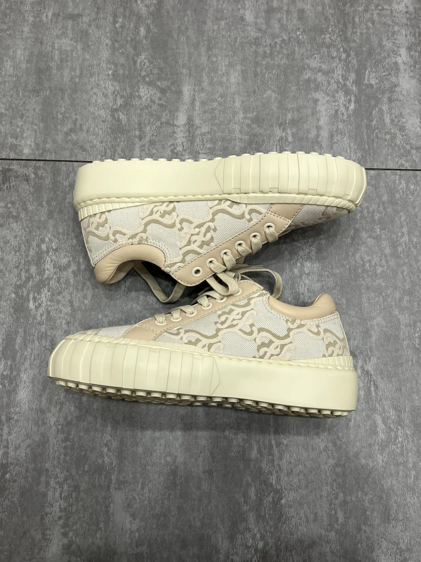 Fendi Fendi Lowtop Sneakers us_6 Women Size US 6 / IT 36 - 4 Thumbnail