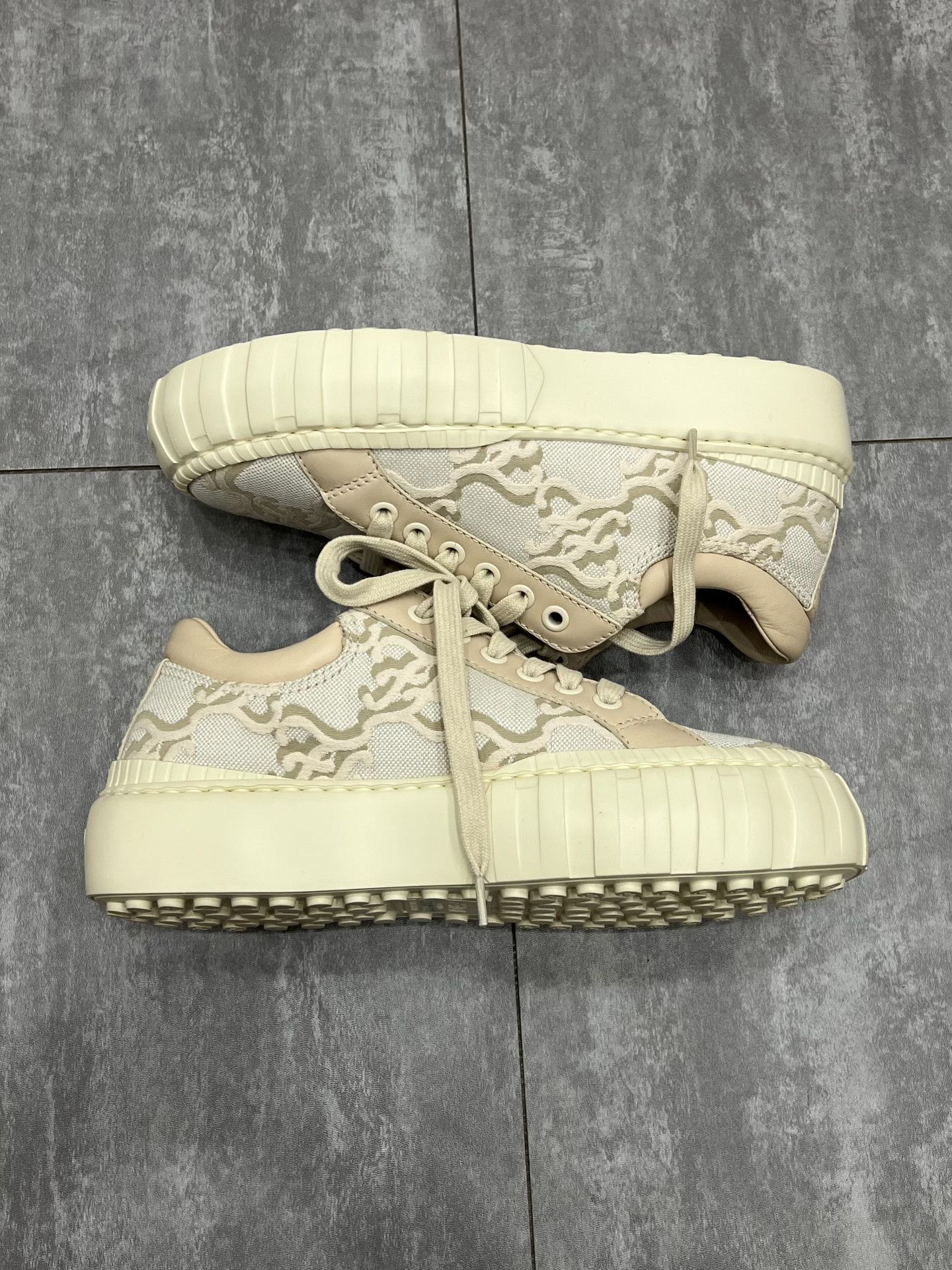 Fendi Fendi Lowtop Sneakers us_6 Women Size US 6 / IT 36 - 3 Thumbnail