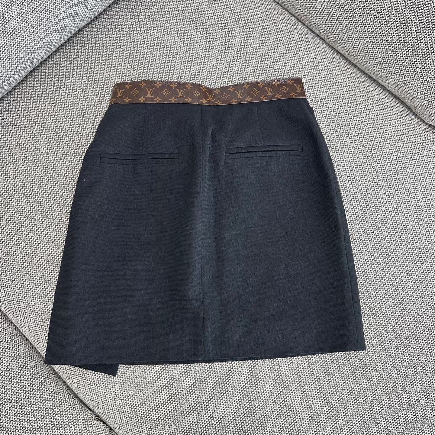 Louis Vuitton Louis Vuitton Casual Skirt 26 Women Size 26" / US 2 / IT 38 - 2 Thumbnail