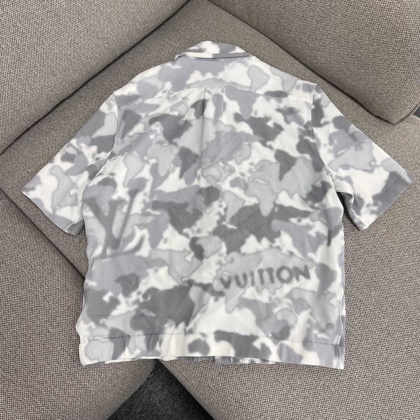 Louis Vuitton Louis Vuitton Camo Silver Shirt xl Men Size US XL / EU 56 / 4 - 2 Thumbnail