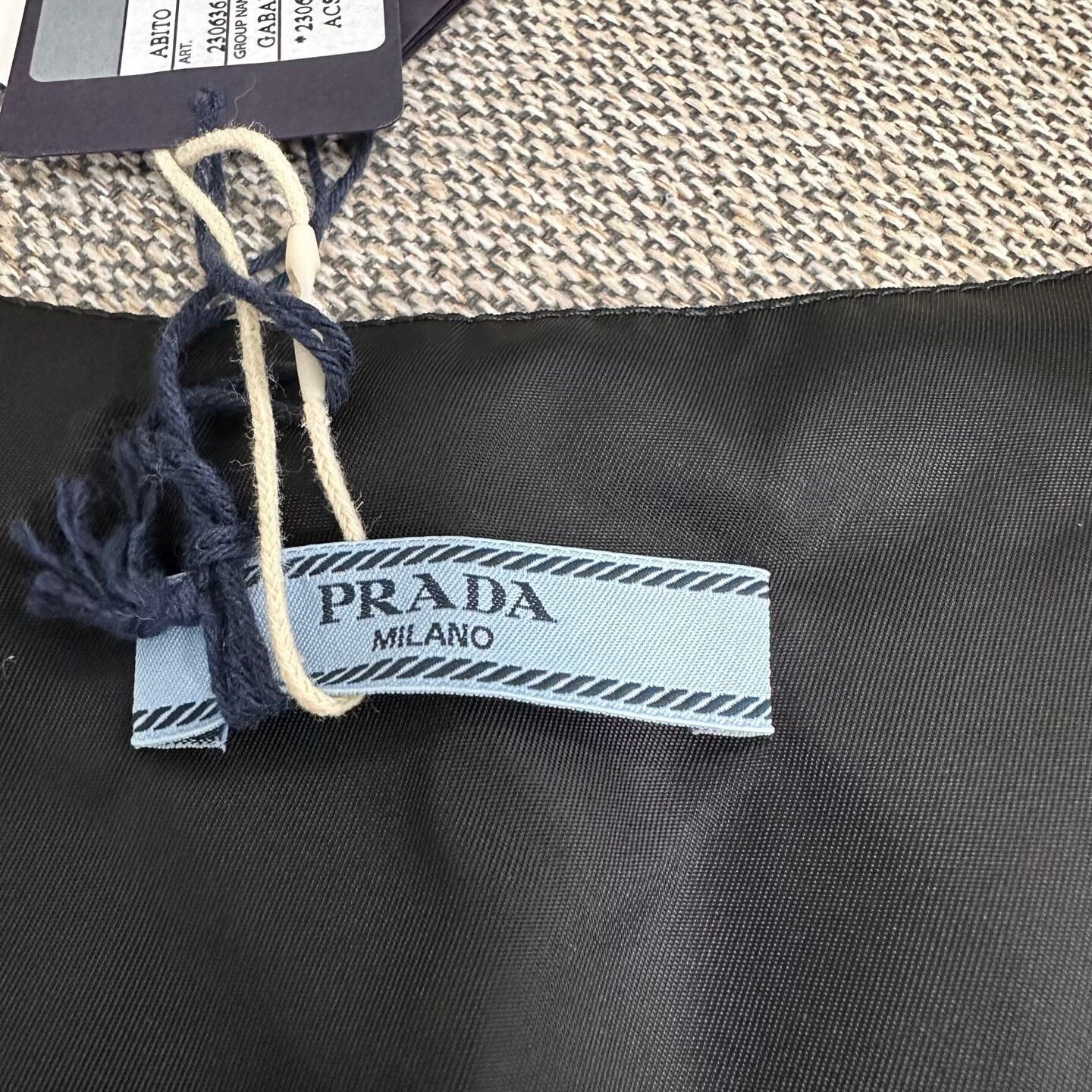 Prada Prada T-Shirt L Women Size L / US 10 / IT 46 - 3 Thumbnail