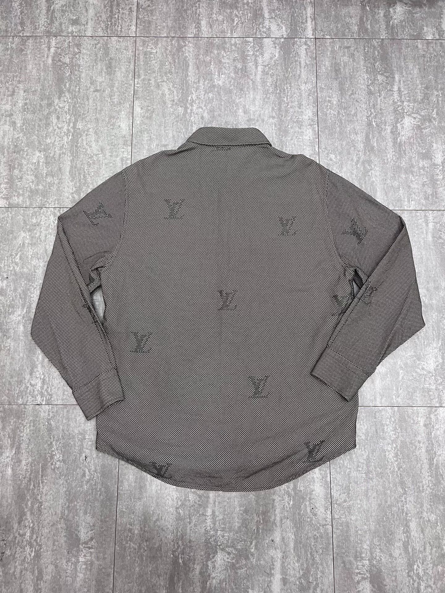 Louis Vuitton Louis Vuitton Embroidered Gray Shirt m Men Size US M / EU 48-50 / 2 - 2 Thumbnail