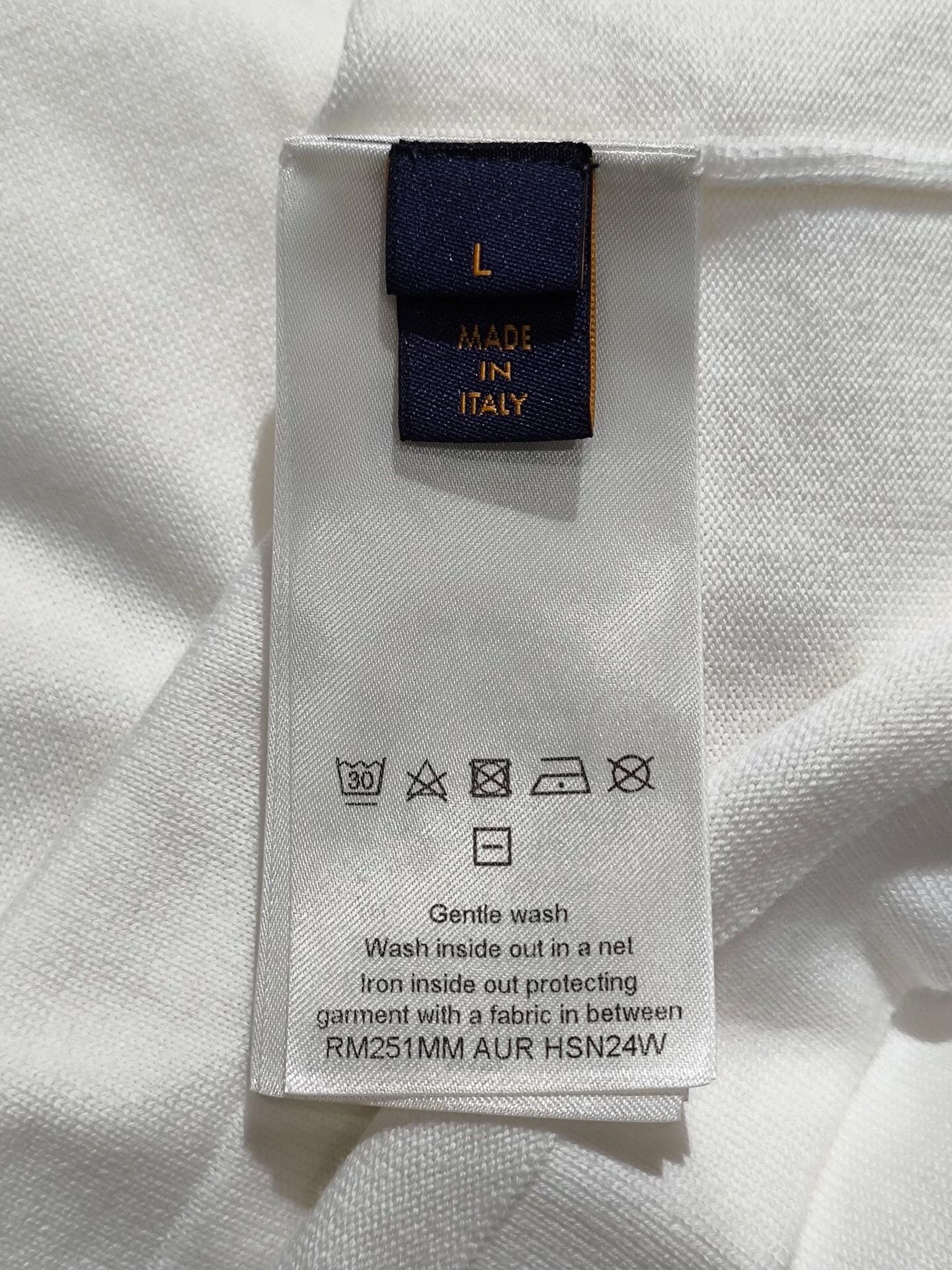 Louis Vuitton Louis Vuitton Limited White T-Shirt l Men Size US L / EU 52-54 / 3 - 6 Thumbnail