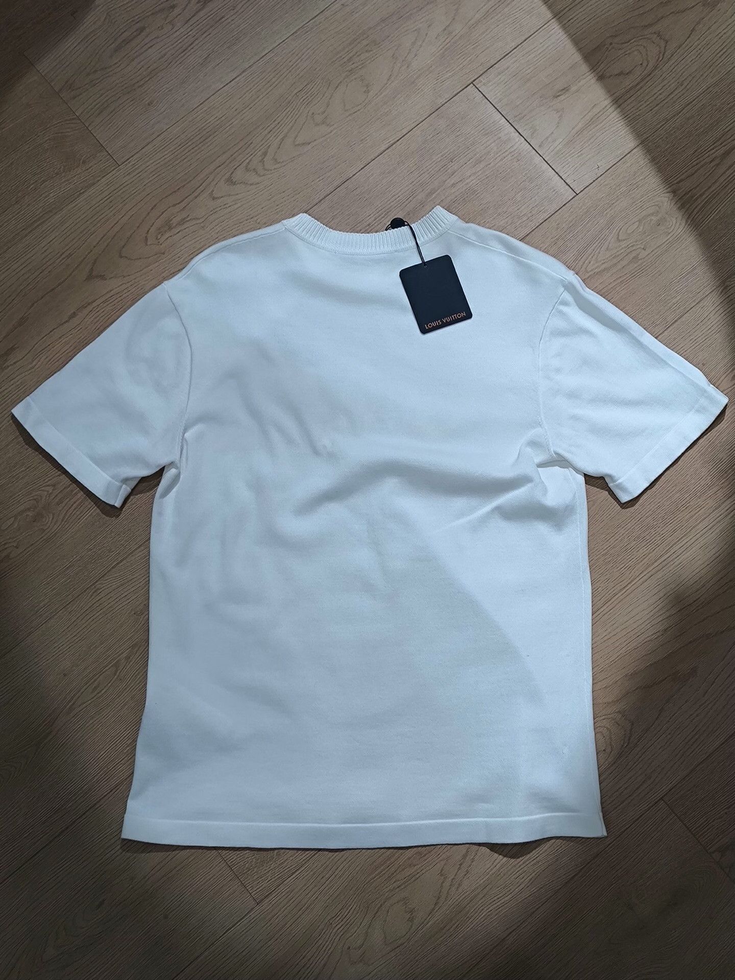Louis Vuitton Louis Vuitton Limited White T-Shirt l Men Size US L / EU 52-54 / 3 - 2 Thumbnail