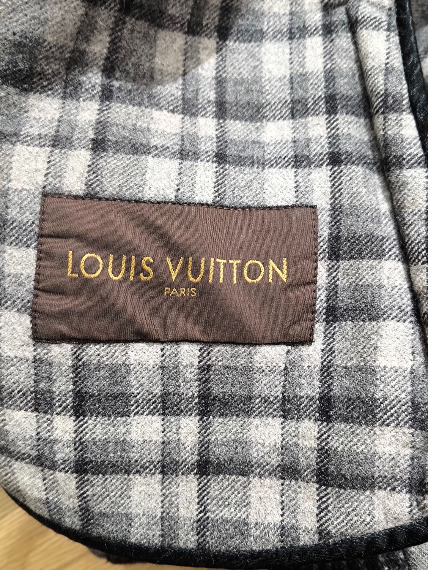 Louis Vuitton Louis Vuitton Gray Long Sleeve Shirt l Men Size US L / EU 52-54 / 3 - 4 Thumbnail