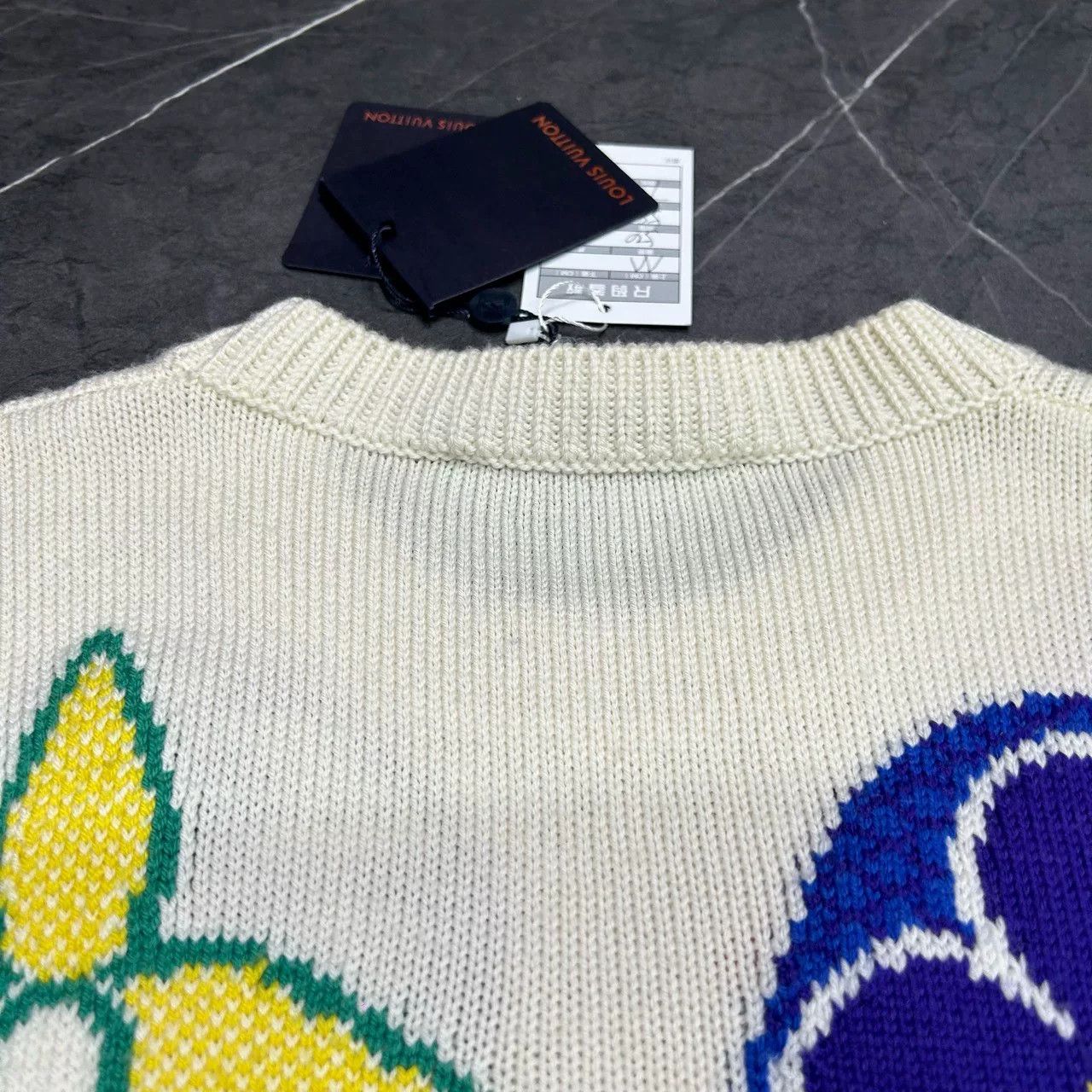 Louis Vuitton Louis Vuitton Sweater M Women Size M / US 6-8 / IT 42-44 - 5 Thumbnail