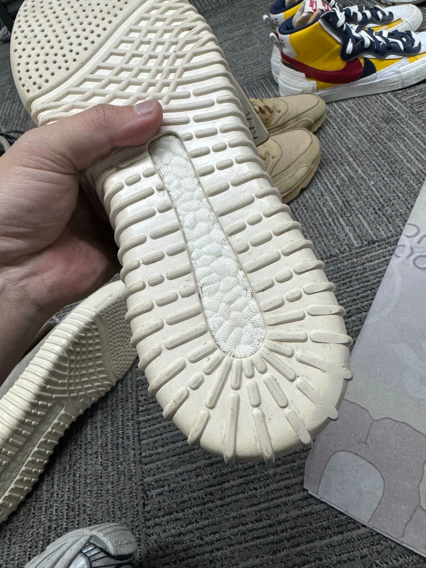 Adidas Adidas YEEZY White Hitop Sneakers 44 Men Size US 10.5 / EU 43-44 - 5 Thumbnail