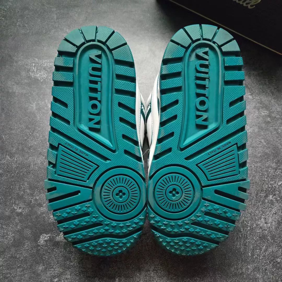 Louis Vuitton Louis Vuitton Training Green Lowtop Sneakers 36 Women Size US 6 / IT 36 - 7 Thumbnail