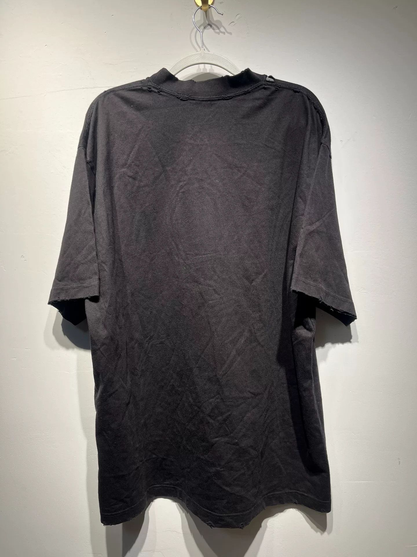 Balenciaga Balenciaga Printed Black T-Shirt M Men Size US M / EU 48-50 / 2 - 2 Thumbnail