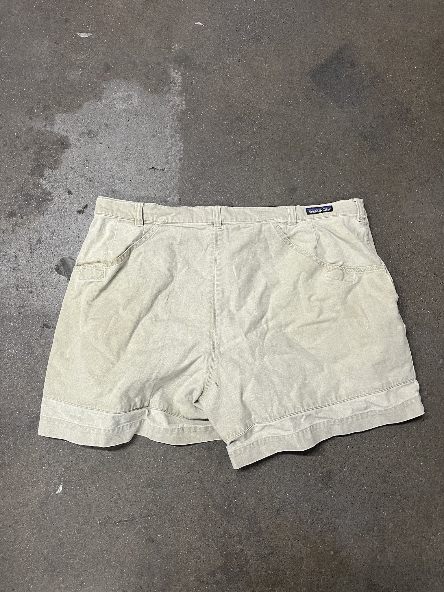 Patagonia × Vintage Vintage 1990s Patagonia Organic Cotton Canvas Climbing Shorts Size 39 Size US 39 - 3 Thumbnail