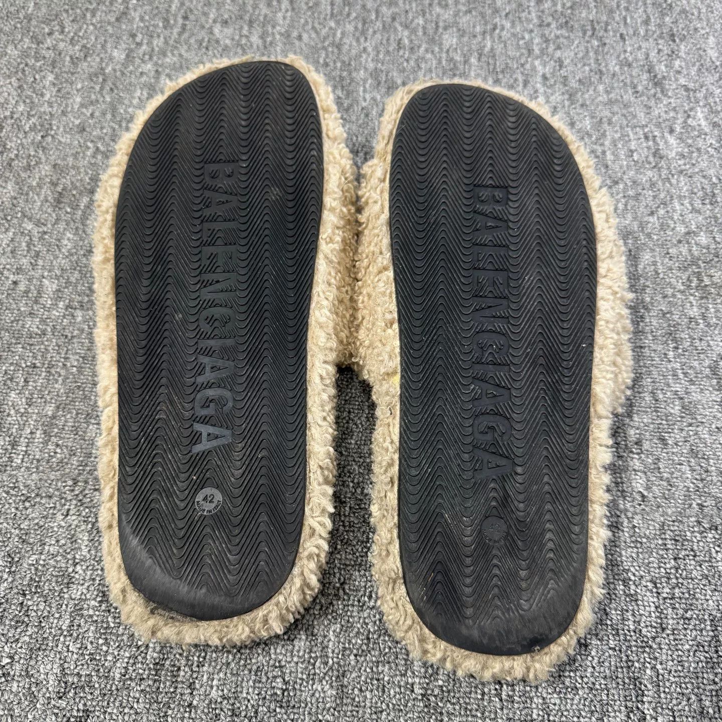 Balenciaga Balenciaga Cola Embroidery Shearling Slippers Size US 9 / EU 42 - 4 Thumbnail
