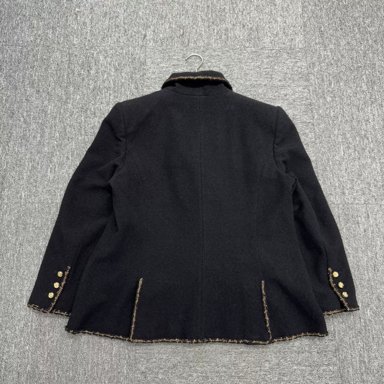 Chanel Chanel 10C Black Gold Trim Jacket Size XL / US 12-14 / IT 48-50 - 4 Thumbnail