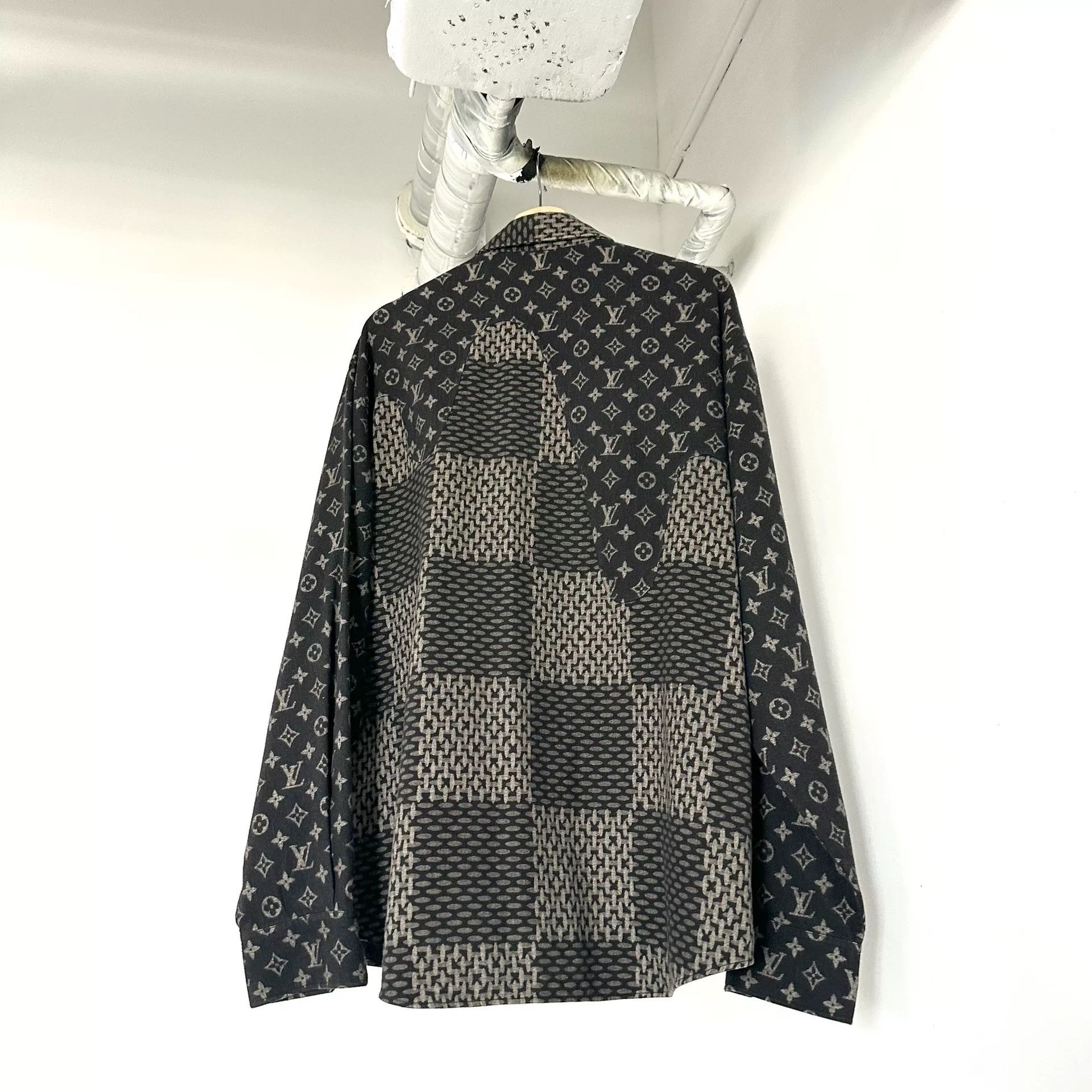 Louis Vuitton Louis Vuitton x Nigo Patchwork Monogram Shirt Size US XXL / EU 58 / 5 - 2 Thumbnail