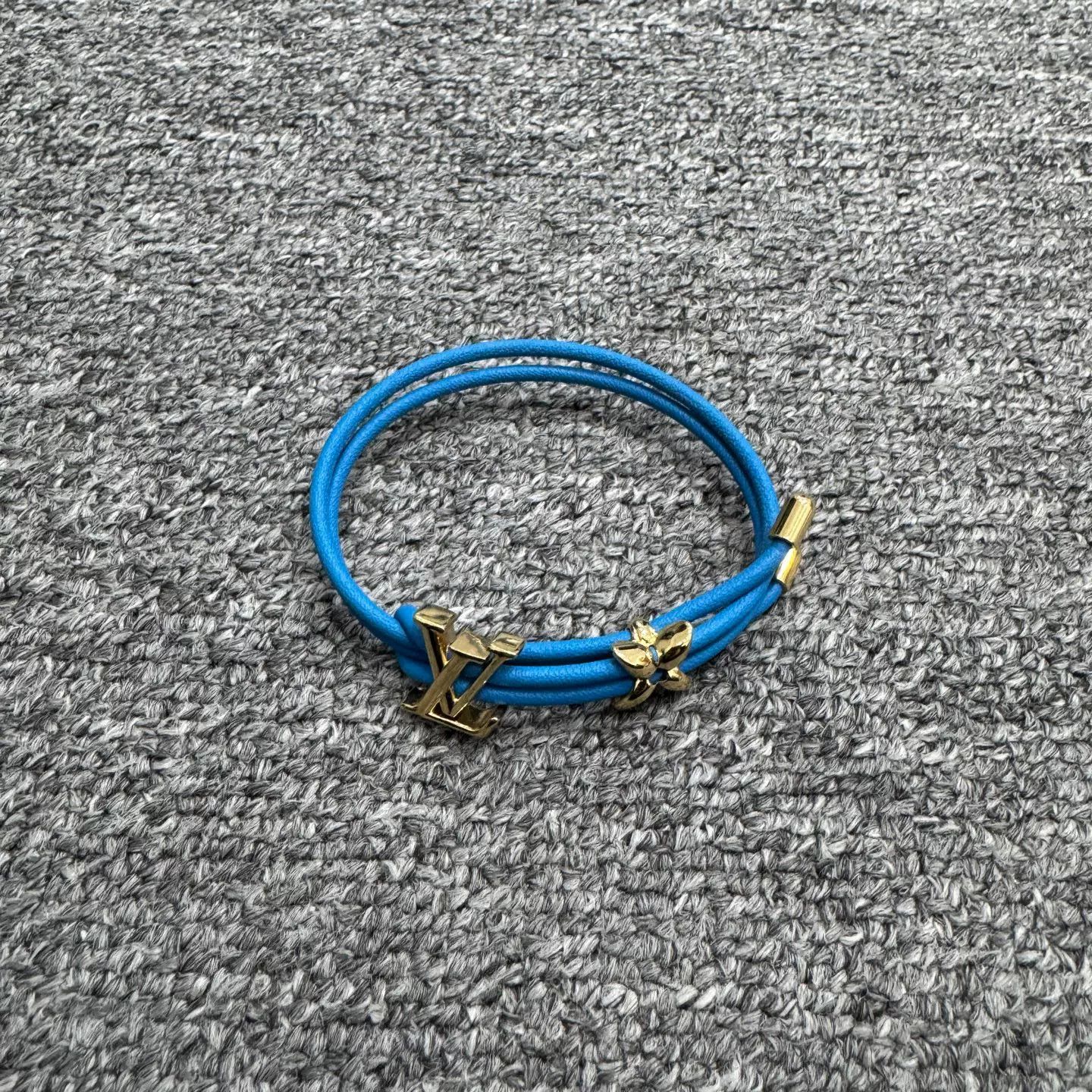 Louis Vuitton Louis Vuitton LV Bloom Bracelet Size ONE SIZE - 2 Thumbnail