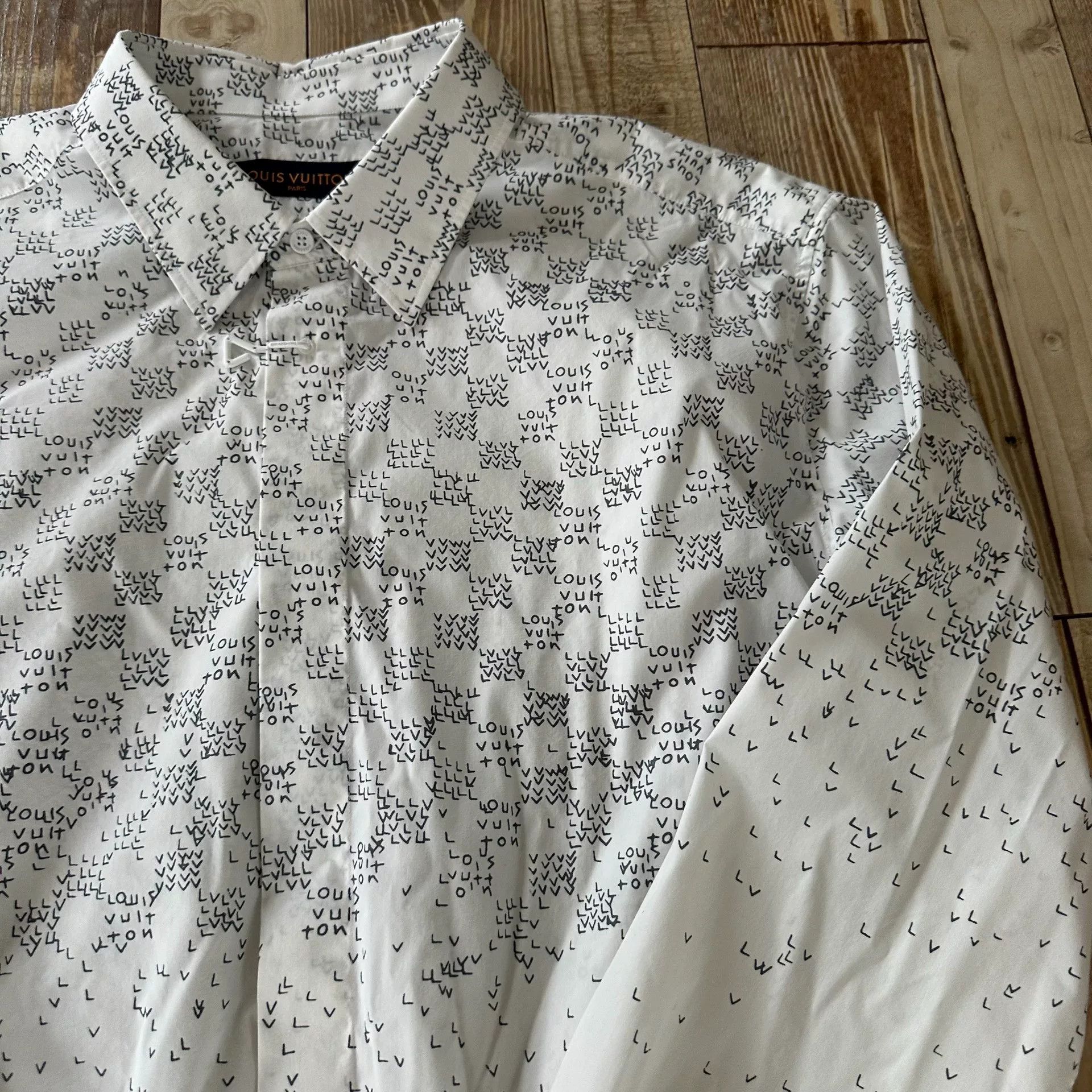 Louis Vuitton Louis Vuitton Airplane Logo Print Shirt Size US XL / EU 56 / 4 - 6 Thumbnail