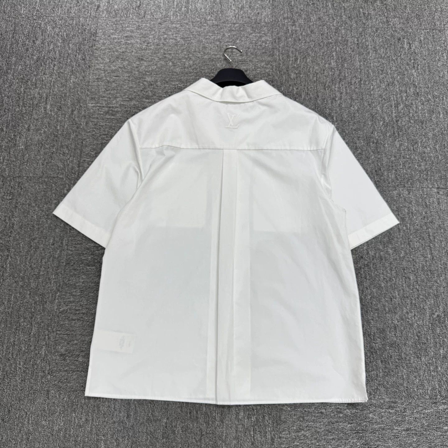 Louis Vuitton Louis Vuitton Embossed Three-Flower Short-Sleeve Shirt Size US XL / EU 56 / 4 - 5 Thumbnail