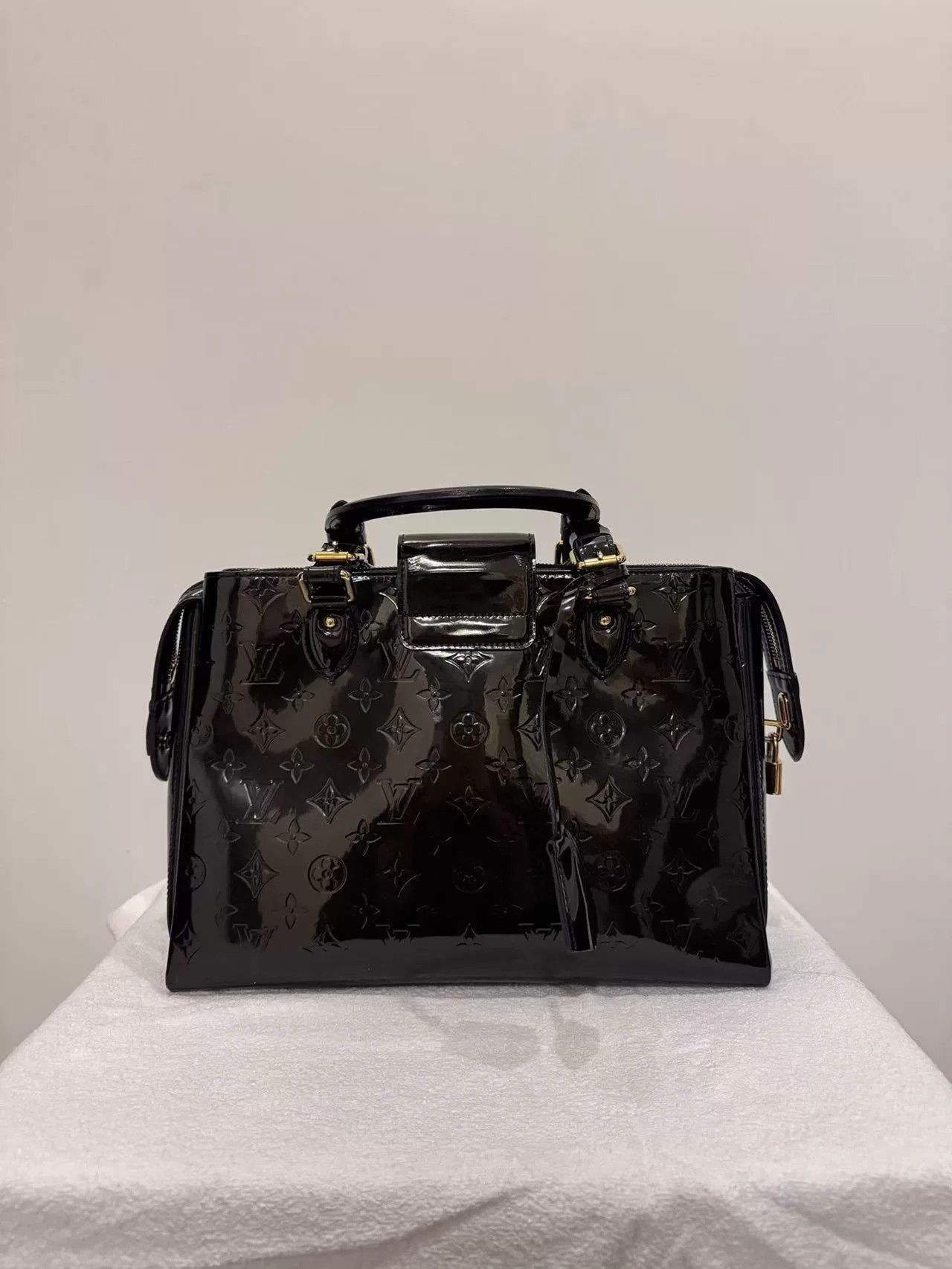 Louis Vuitton Louis Vuitton Patent Leather Handbag Size ONE SIZE - 2 Thumbnail