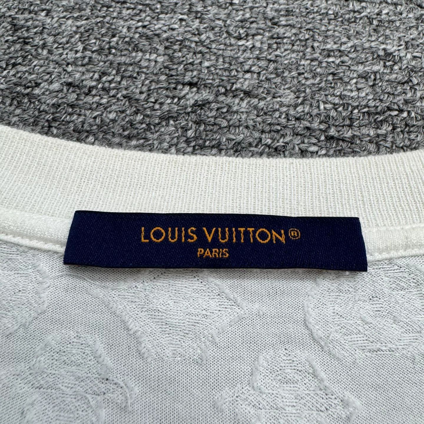 Louis Vuitton Louis Vuitton LV Embossed Monogram Short-Sleeve Size US XXL / EU 58 / 5 - 2 Thumbnail